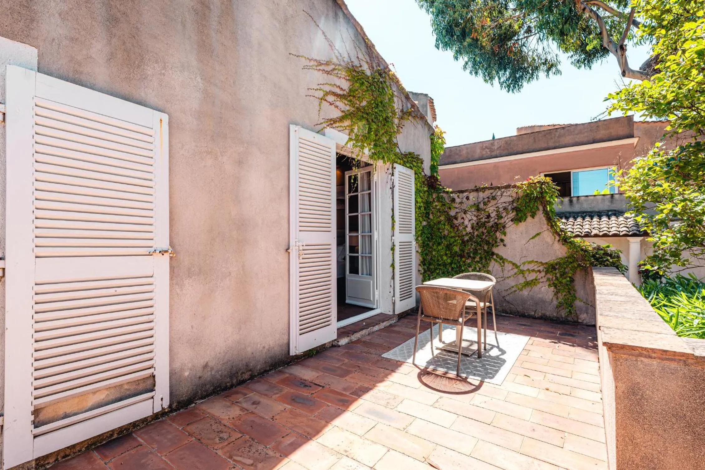 Patio in Hôtel La Mandarine