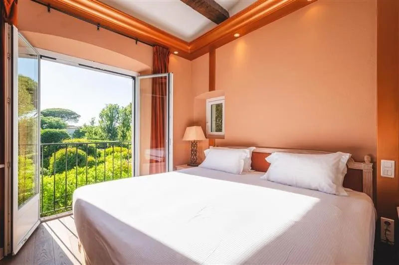 Bed in Hôtel La Mandarine