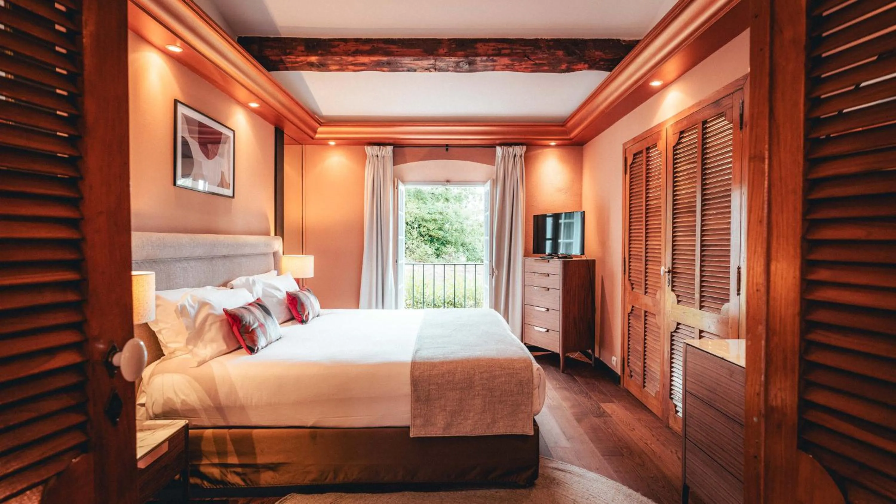 Bedroom, Bed in Hôtel La Mandarine