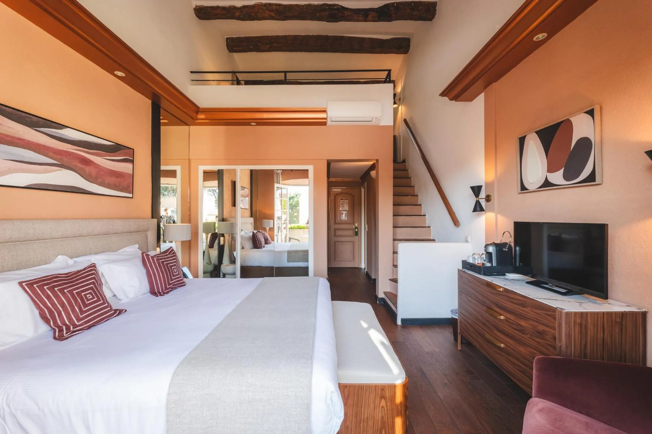 Bedroom, Bed in Hôtel La Mandarine