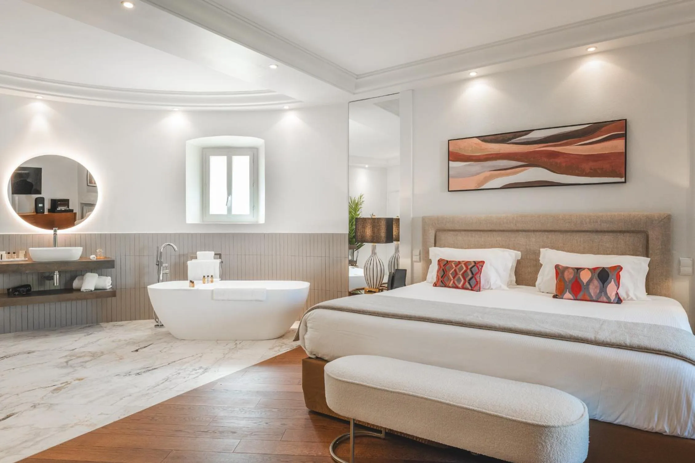 Bathroom, Bed in Hôtel La Mandarine