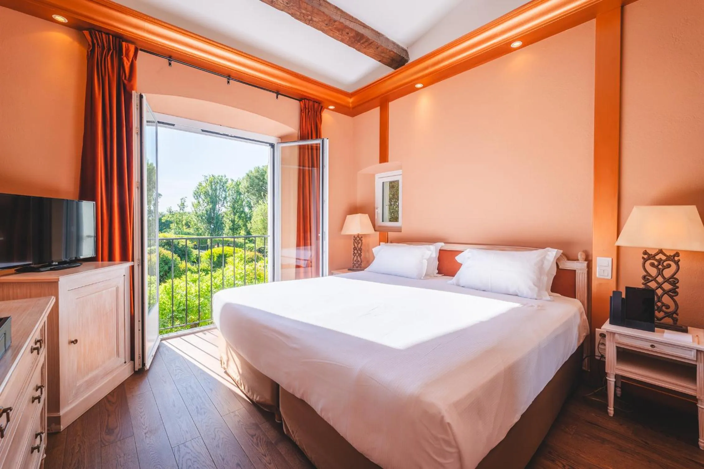 Bedroom, Bed in Hôtel La Mandarine