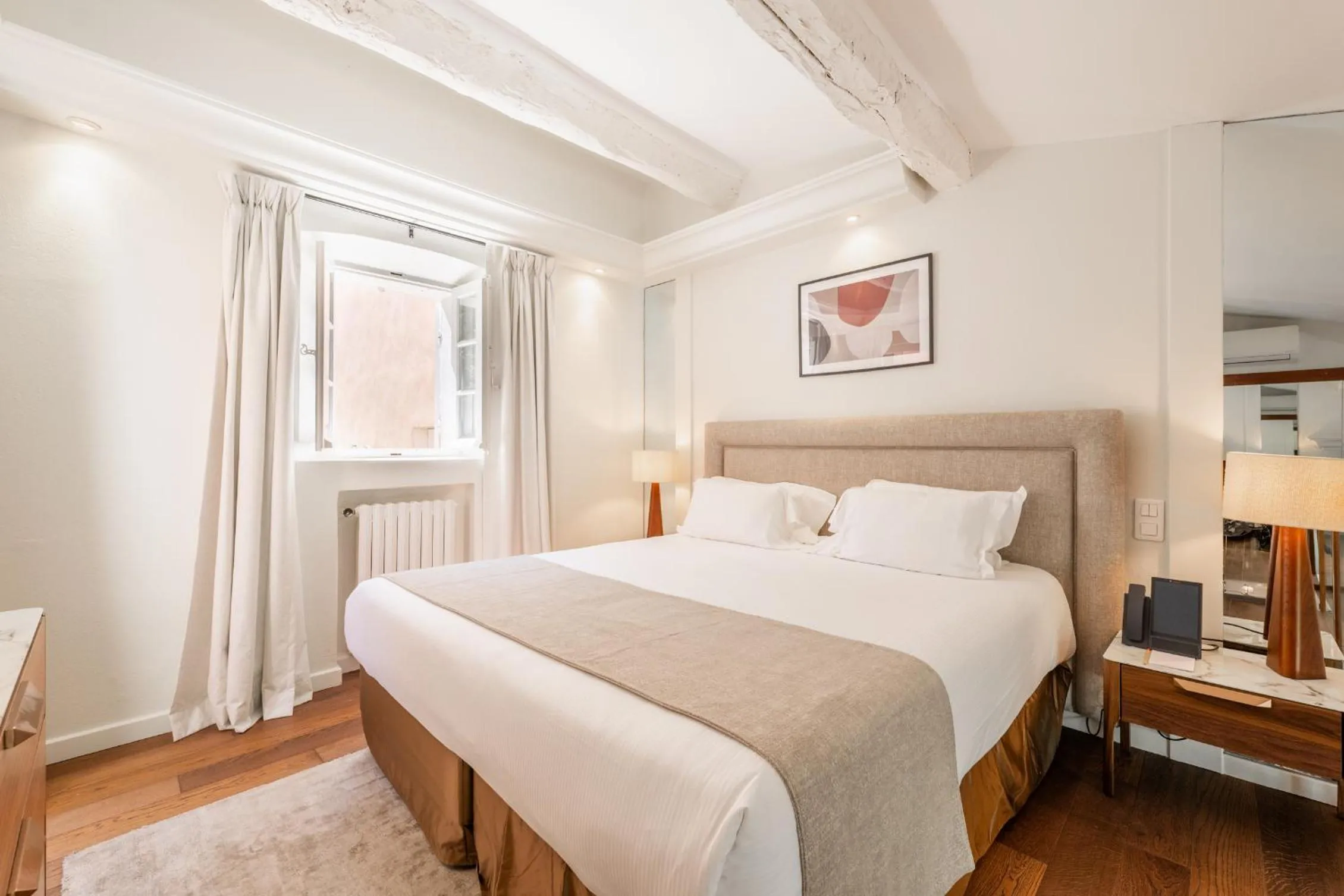 Bedroom, Bed in Hôtel La Mandarine