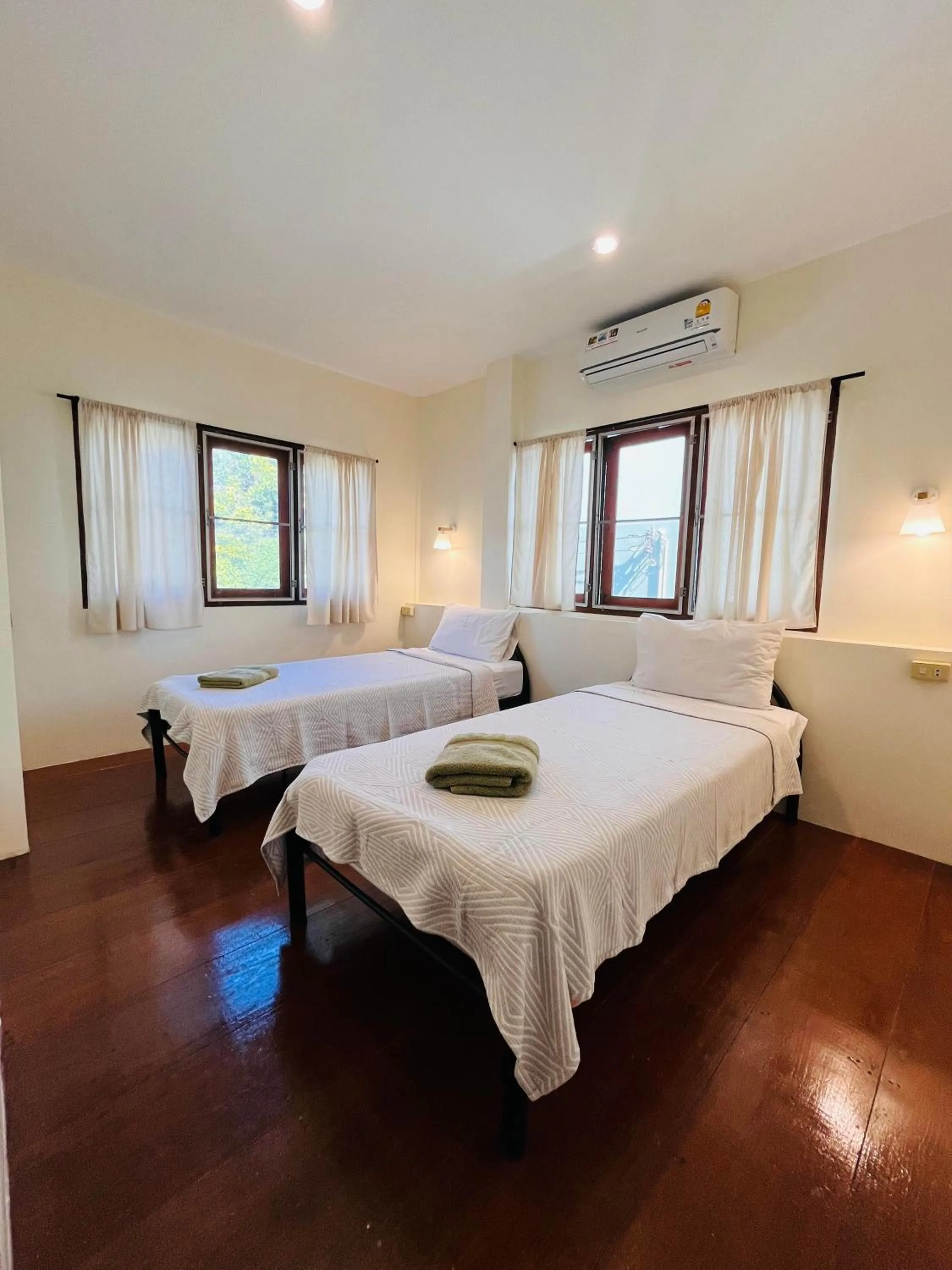 Bedroom, Bed in Number 4 Old Town