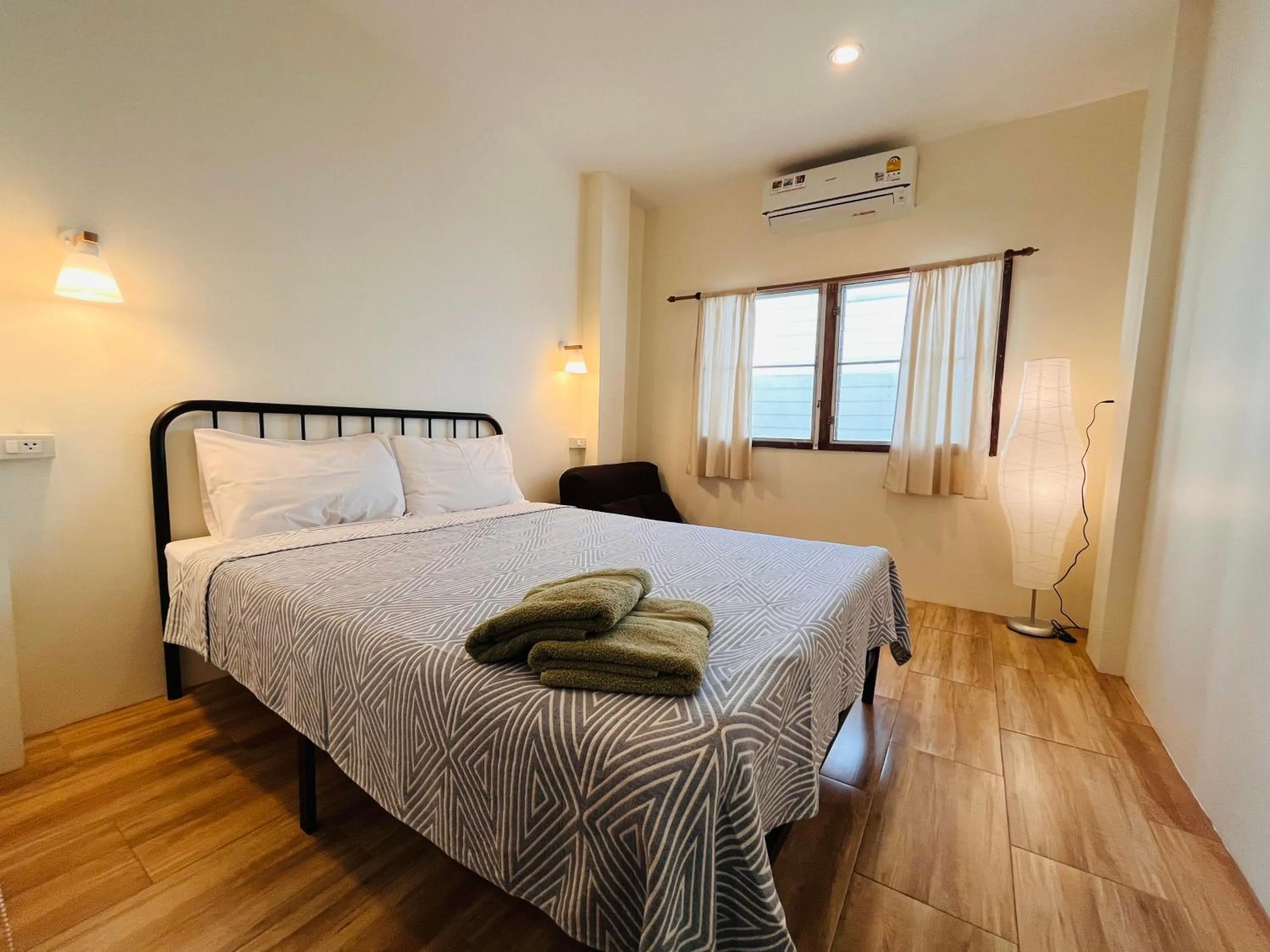 Bedroom, Bed in Number 4 Old Town