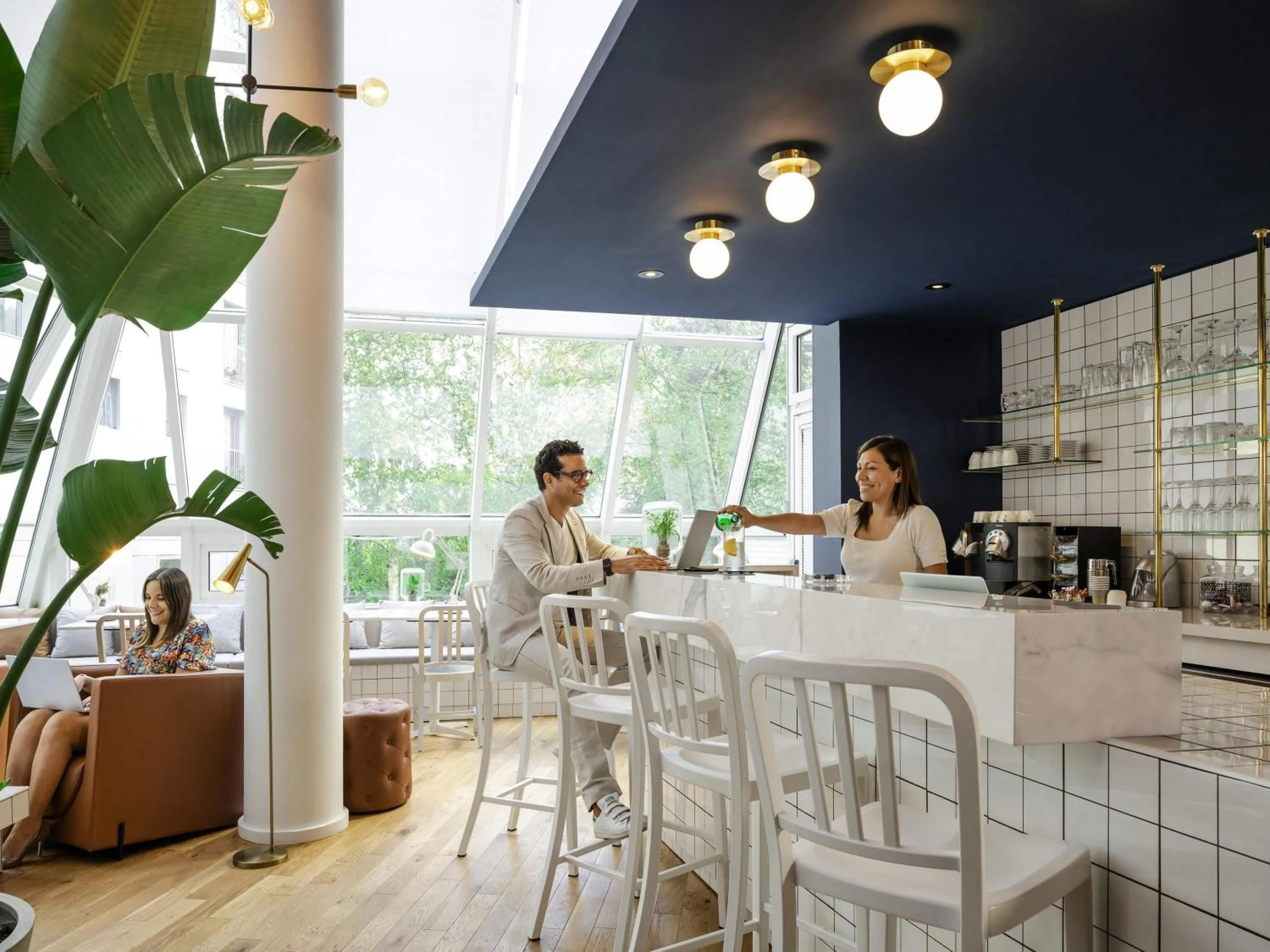 Lounge or bar in Mercure Paris Montparnasse Pasteur