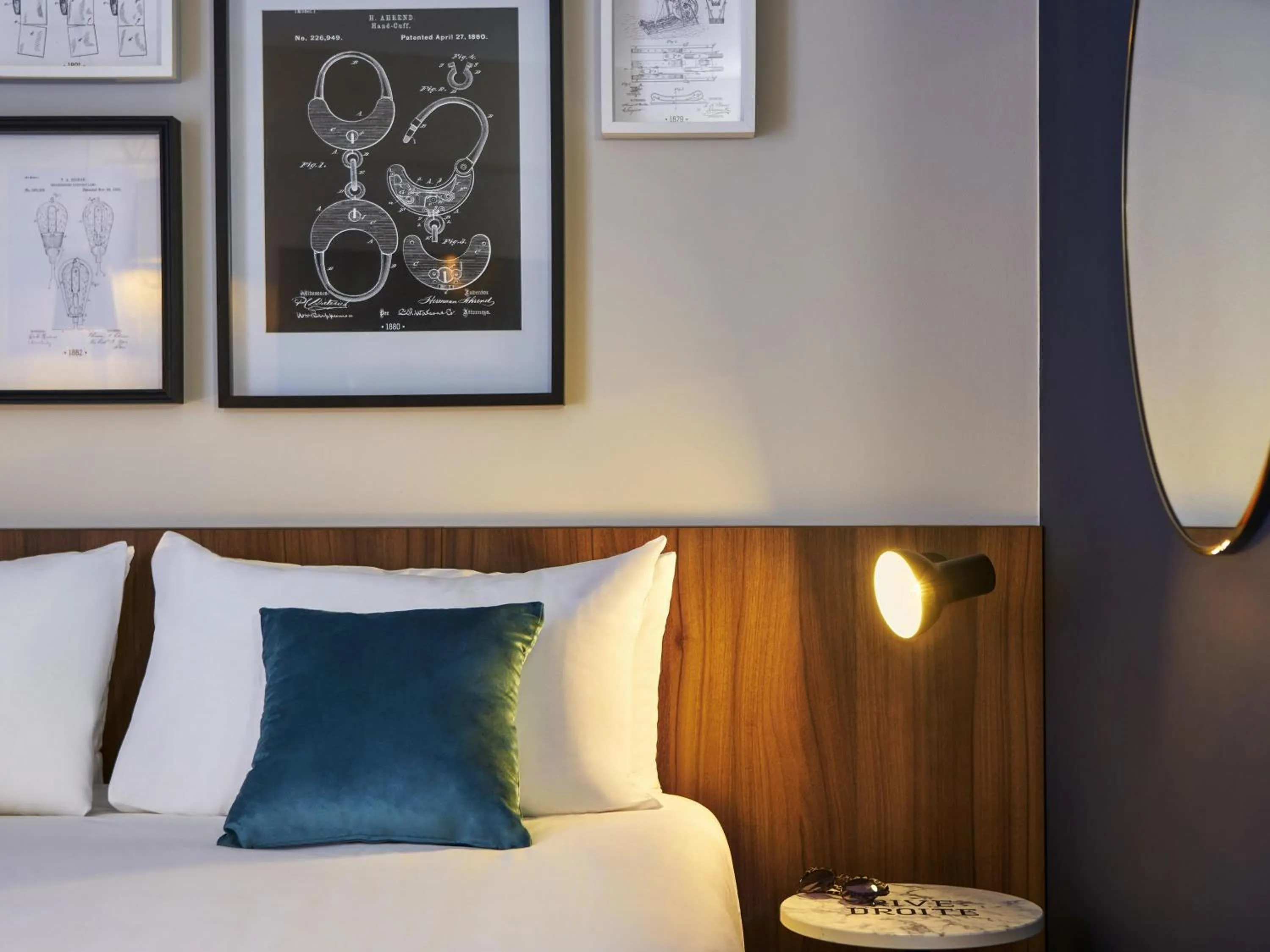 Bedroom, Bed in Mercure Paris Montparnasse Pasteur