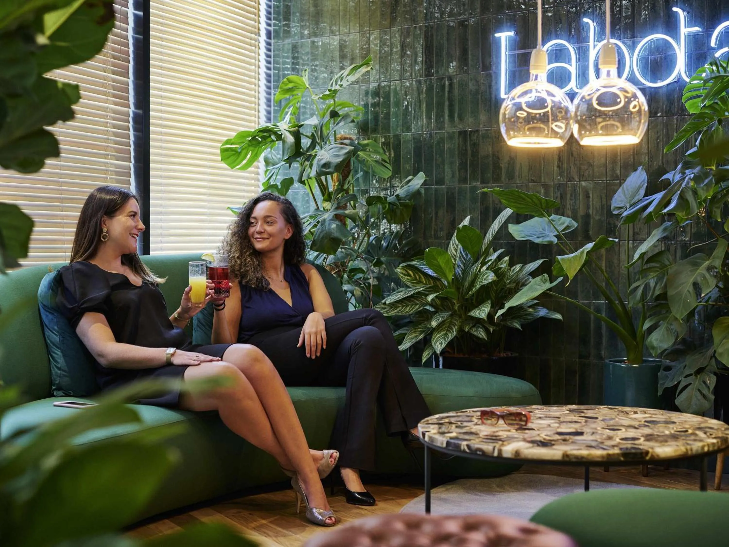 Lounge or bar in Mercure Paris Montparnasse Pasteur