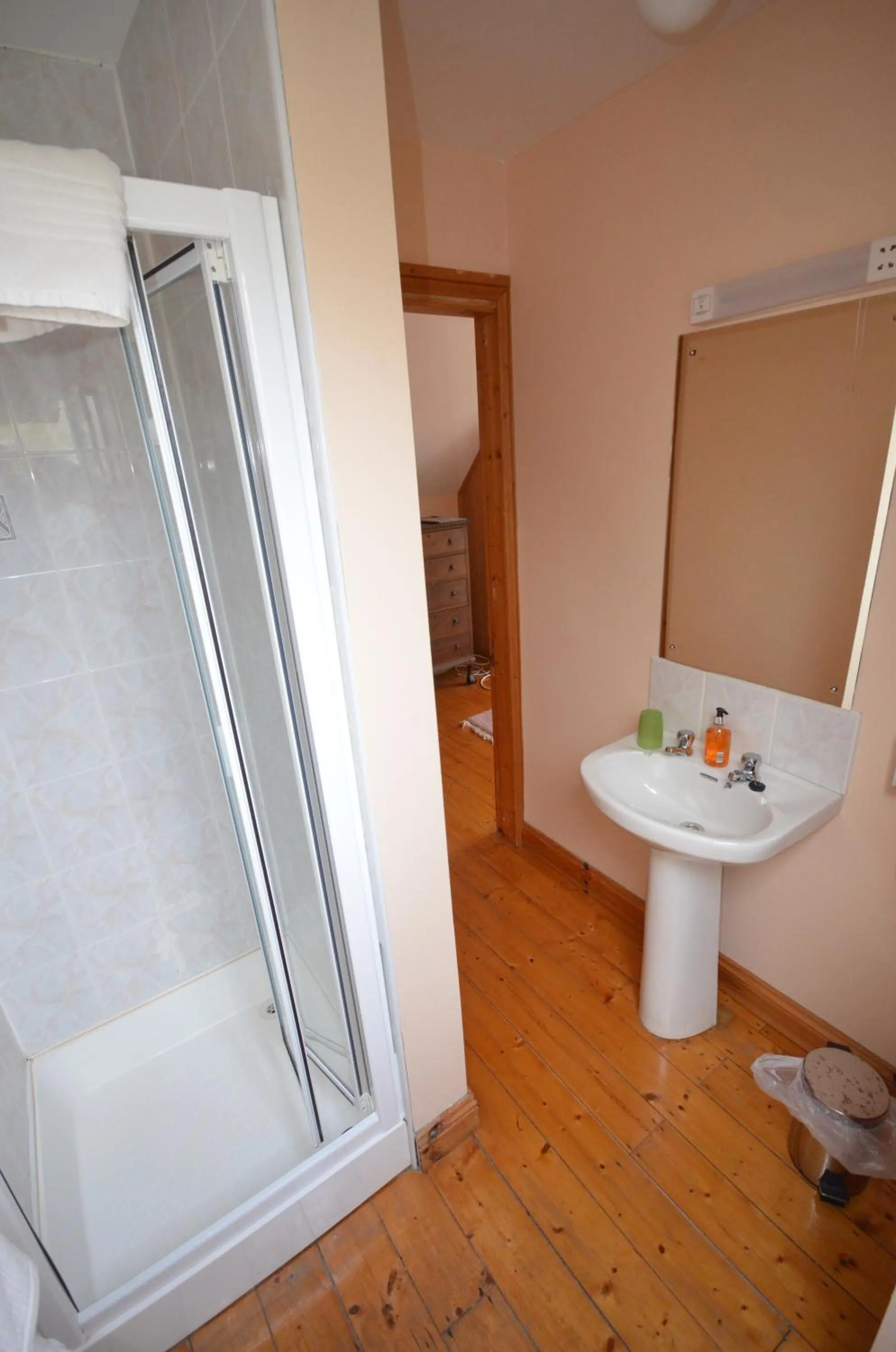 Bedroom in Camillaun Lodge with Lough Corrib Boat Hire