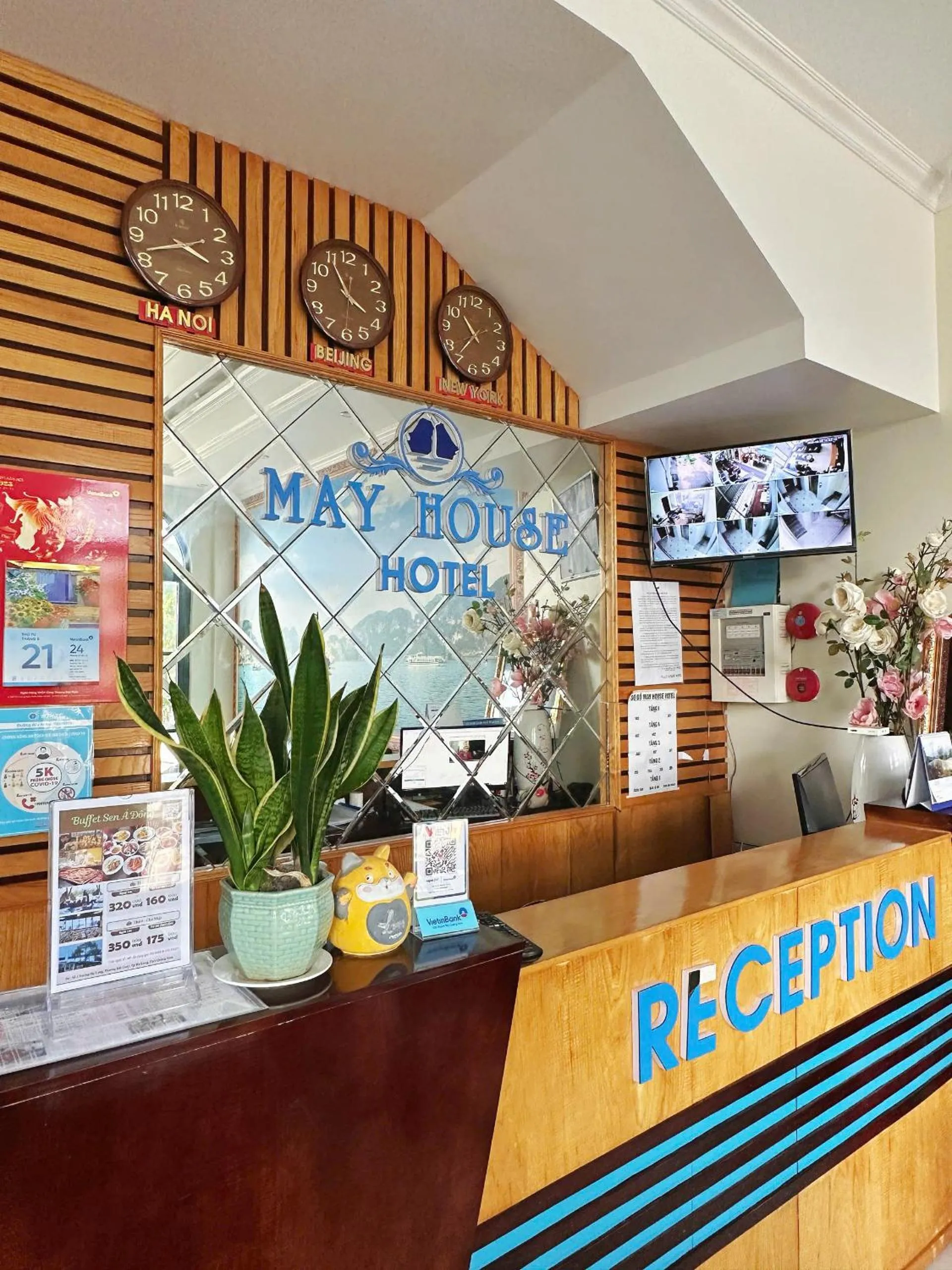 Lobby or reception in May House Hotel