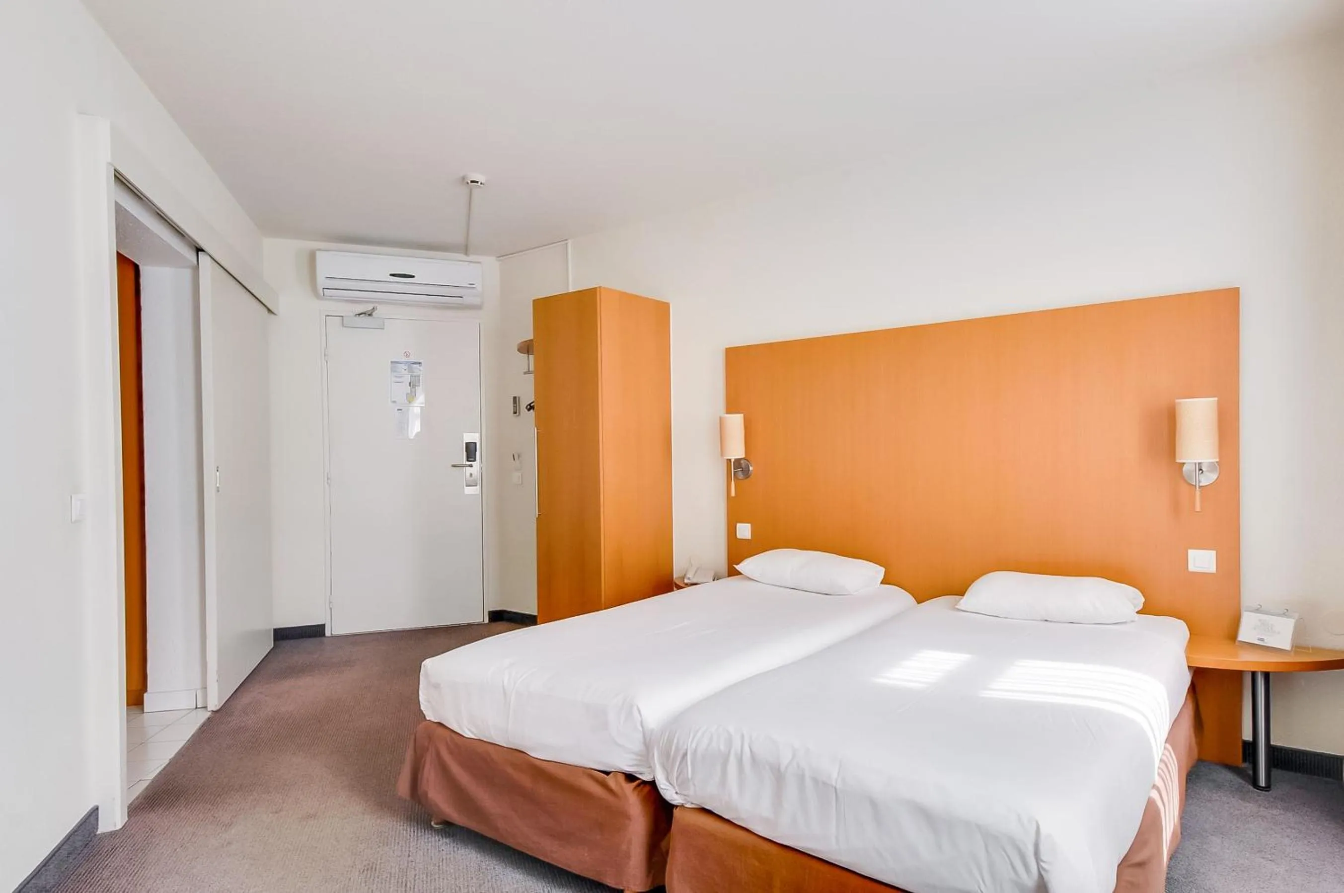 Bedroom, Bed in La Maison Hôtel Mulhouse Centre