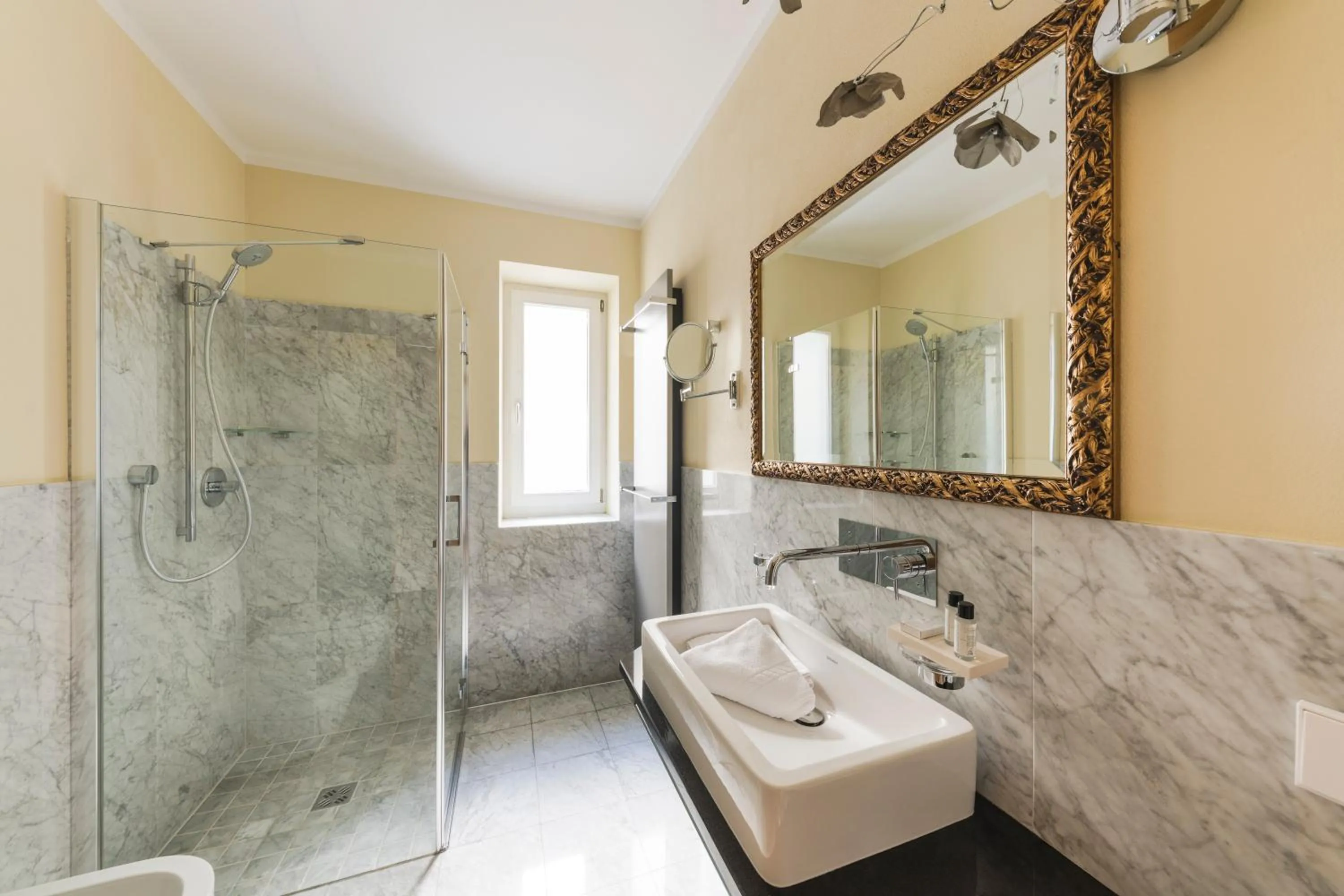 Shower in Hotel Residence Pernhof