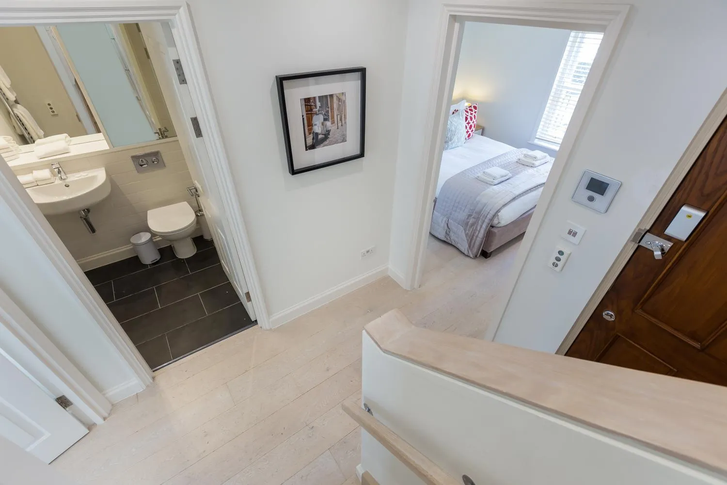 Shower, Bed in Prime Apartments in Covent Garden