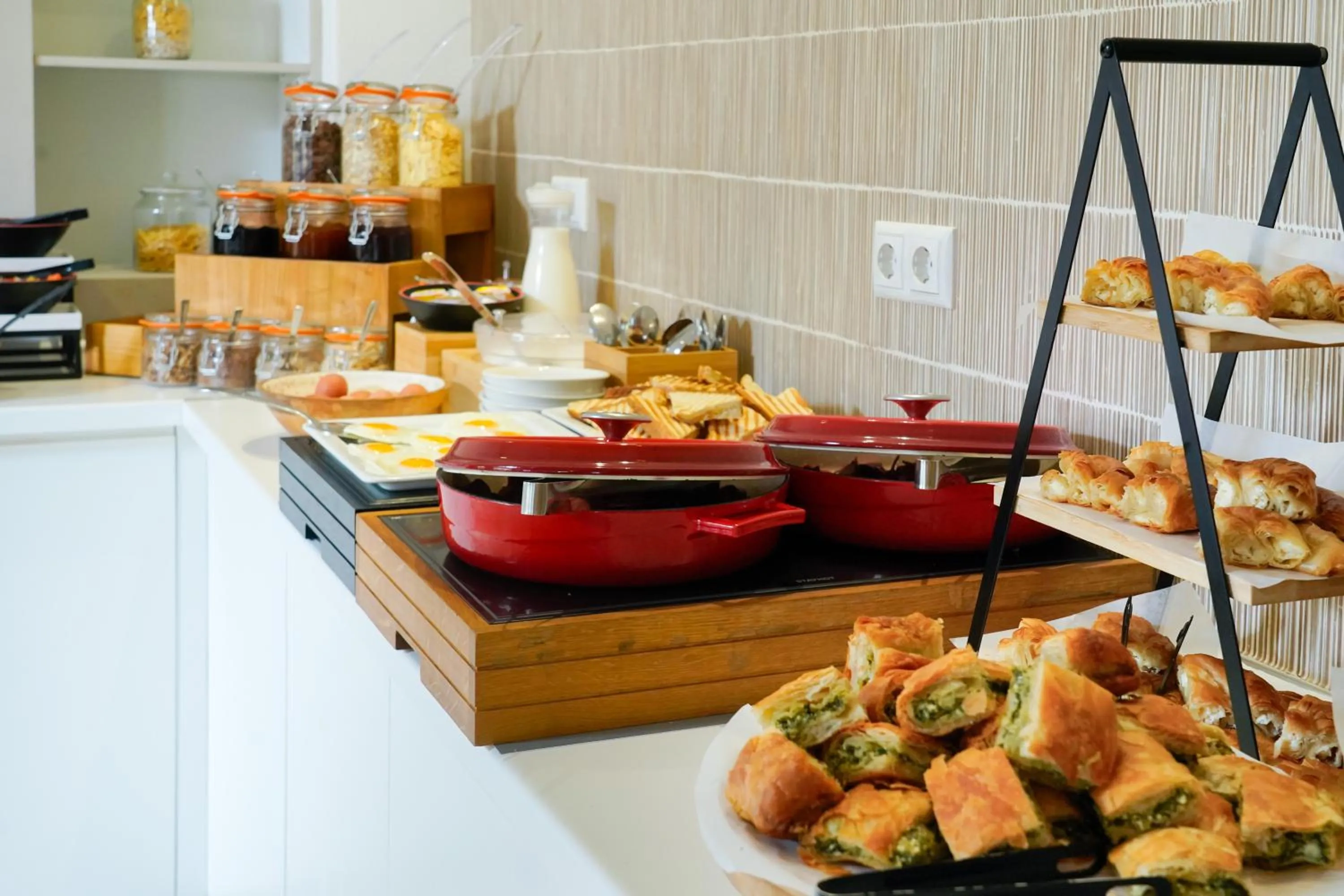 Buffet breakfast in Elektra Comfort Hotel by Del Mare