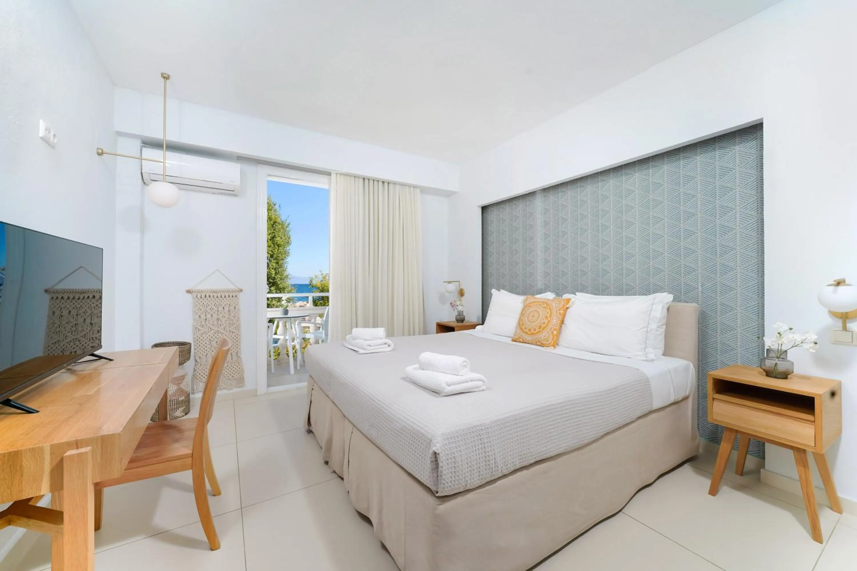 Photo of the whole room, Bed in Elektra Comfort Hotel by Del Mare