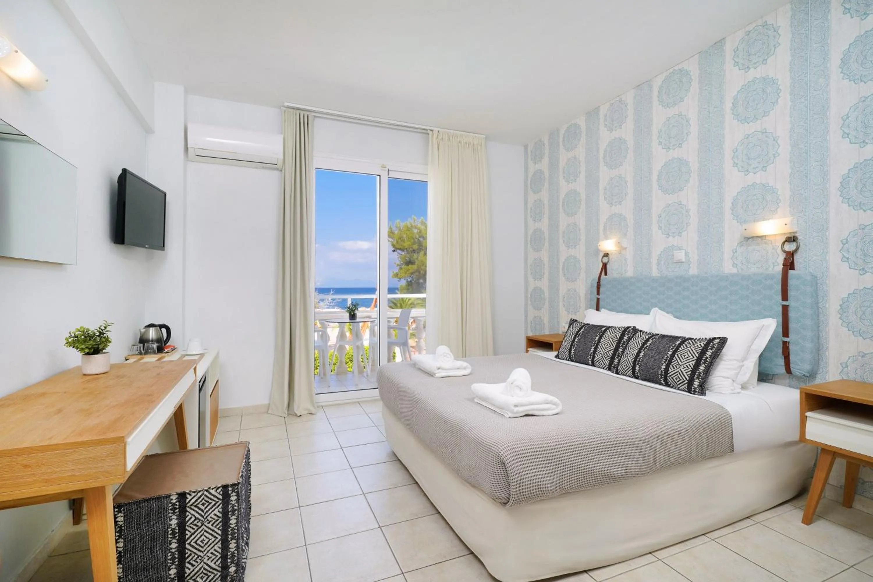 Photo of the whole room, Bed in Elektra Comfort Hotel by Del Mare