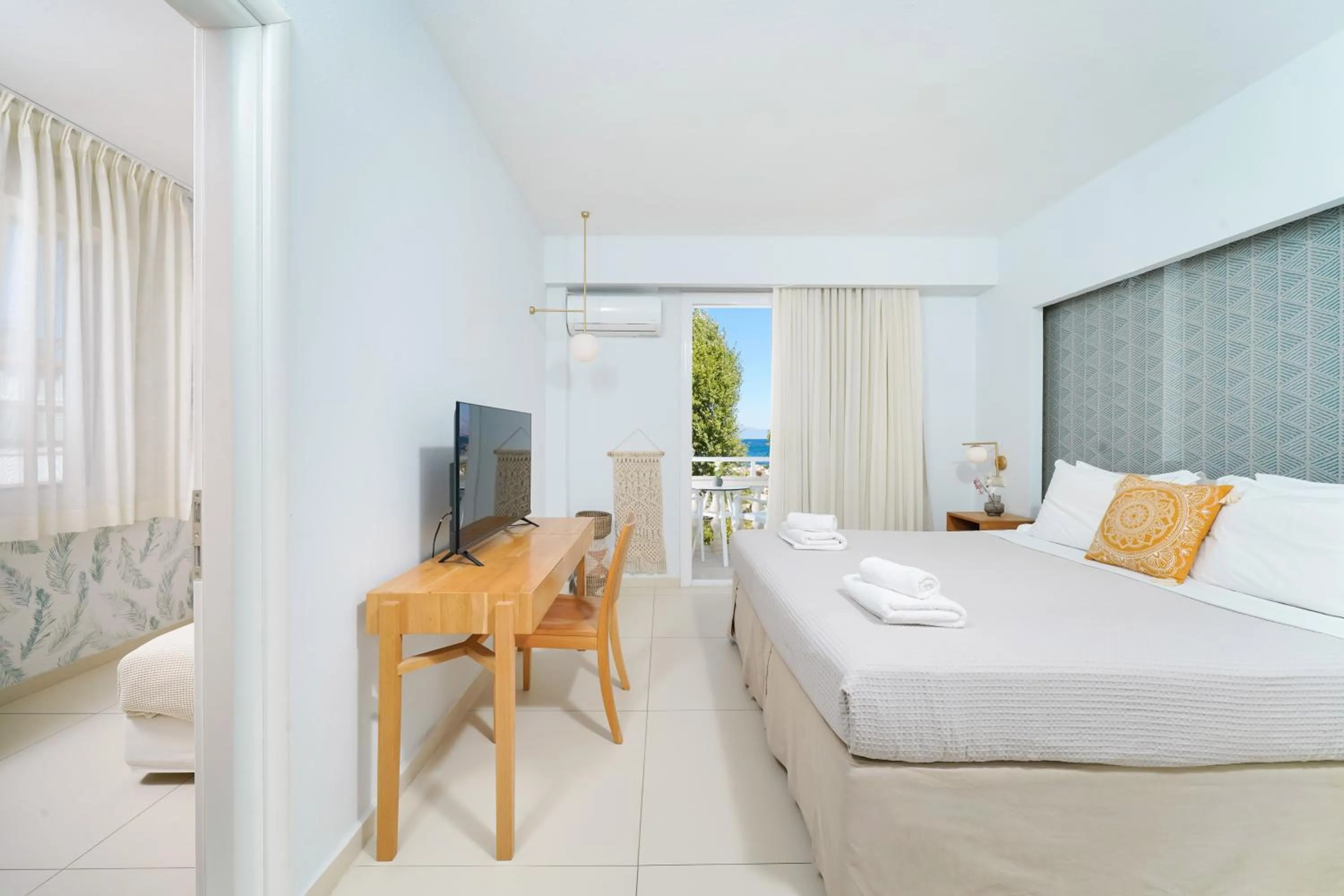 Photo of the whole room, Bed in Elektra Comfort Hotel by Del Mare