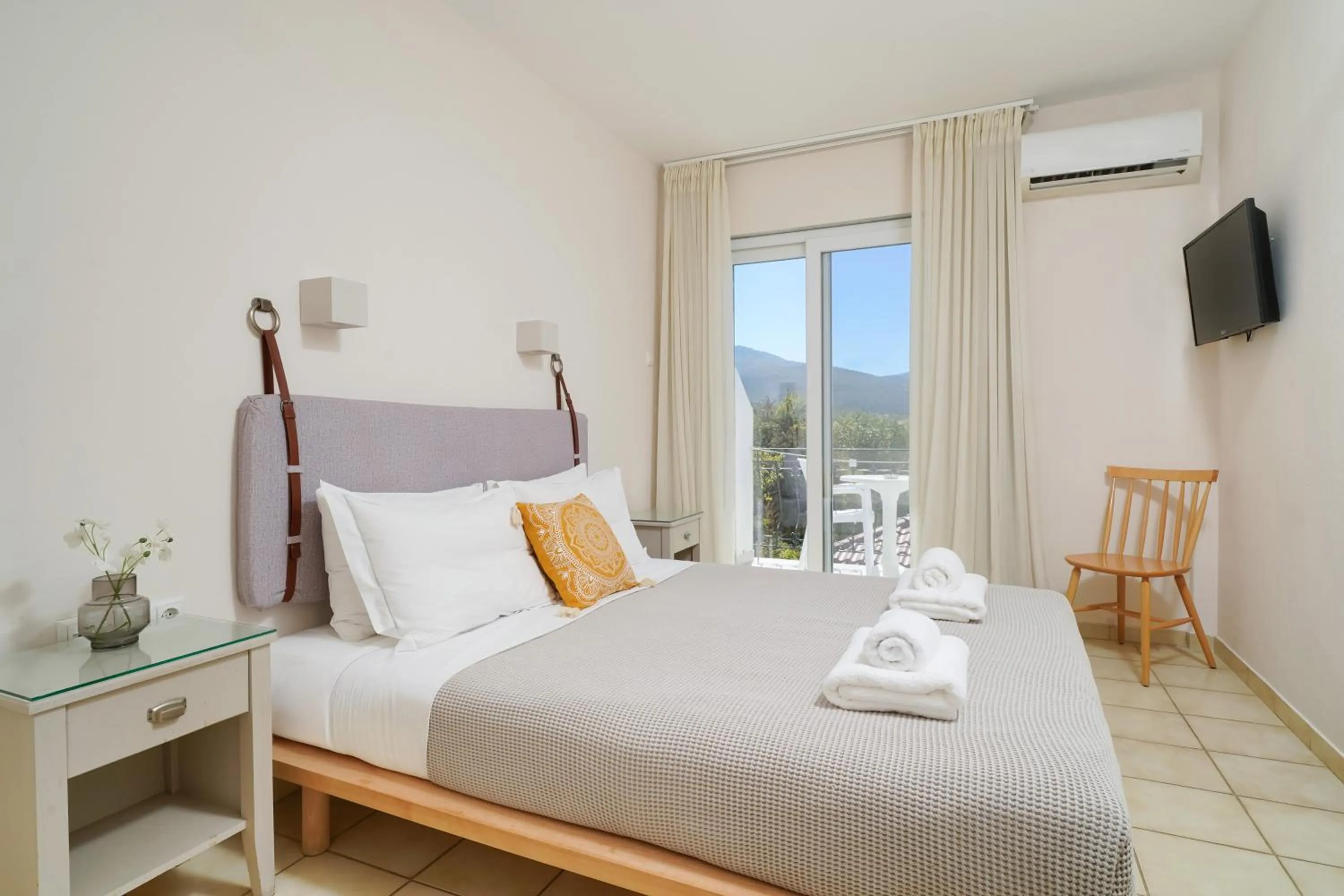 Photo of the whole room, Bed in Elektra Comfort Hotel by Del Mare