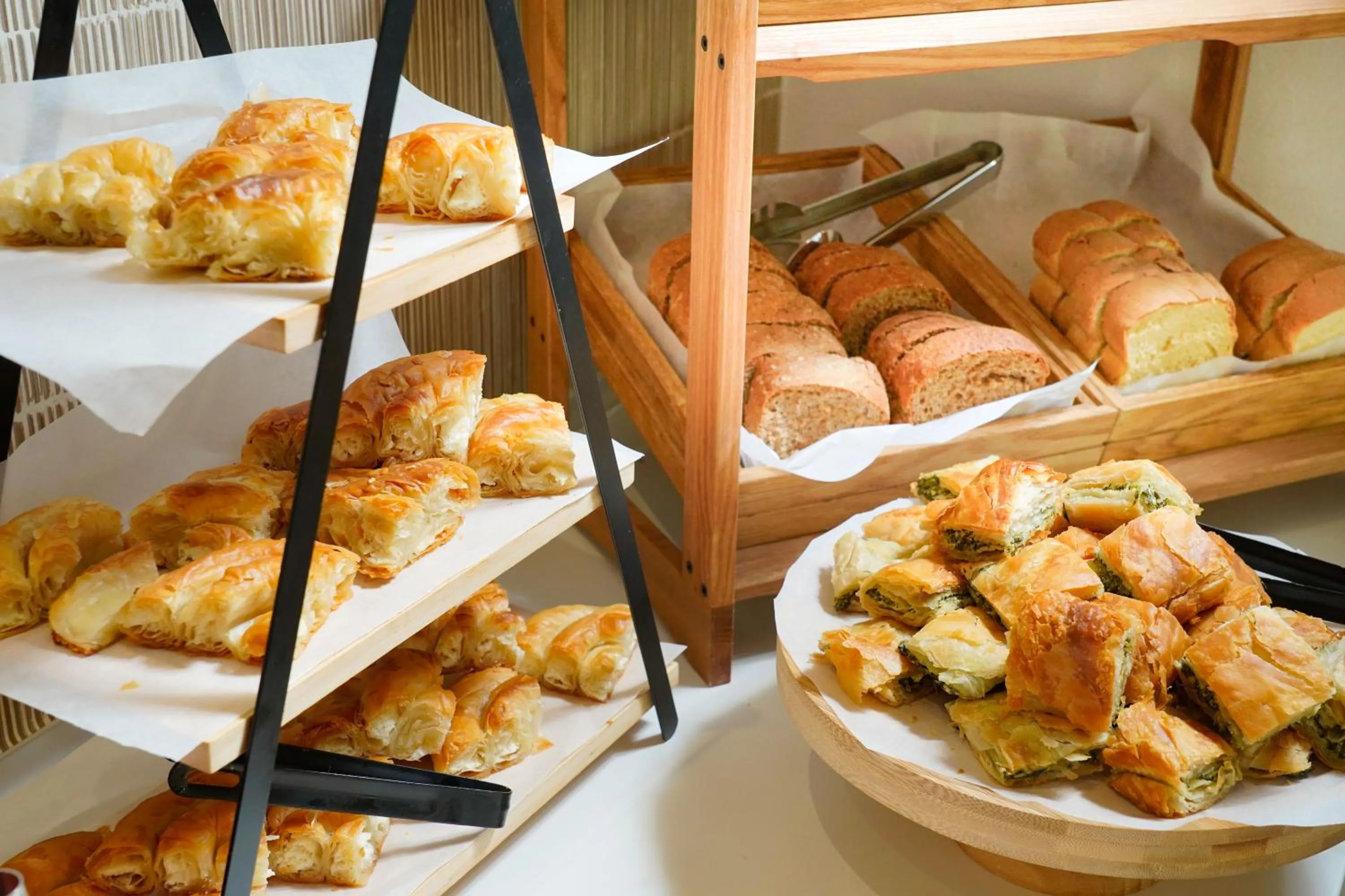 Buffet breakfast in Elektra Comfort Hotel by Del Mare