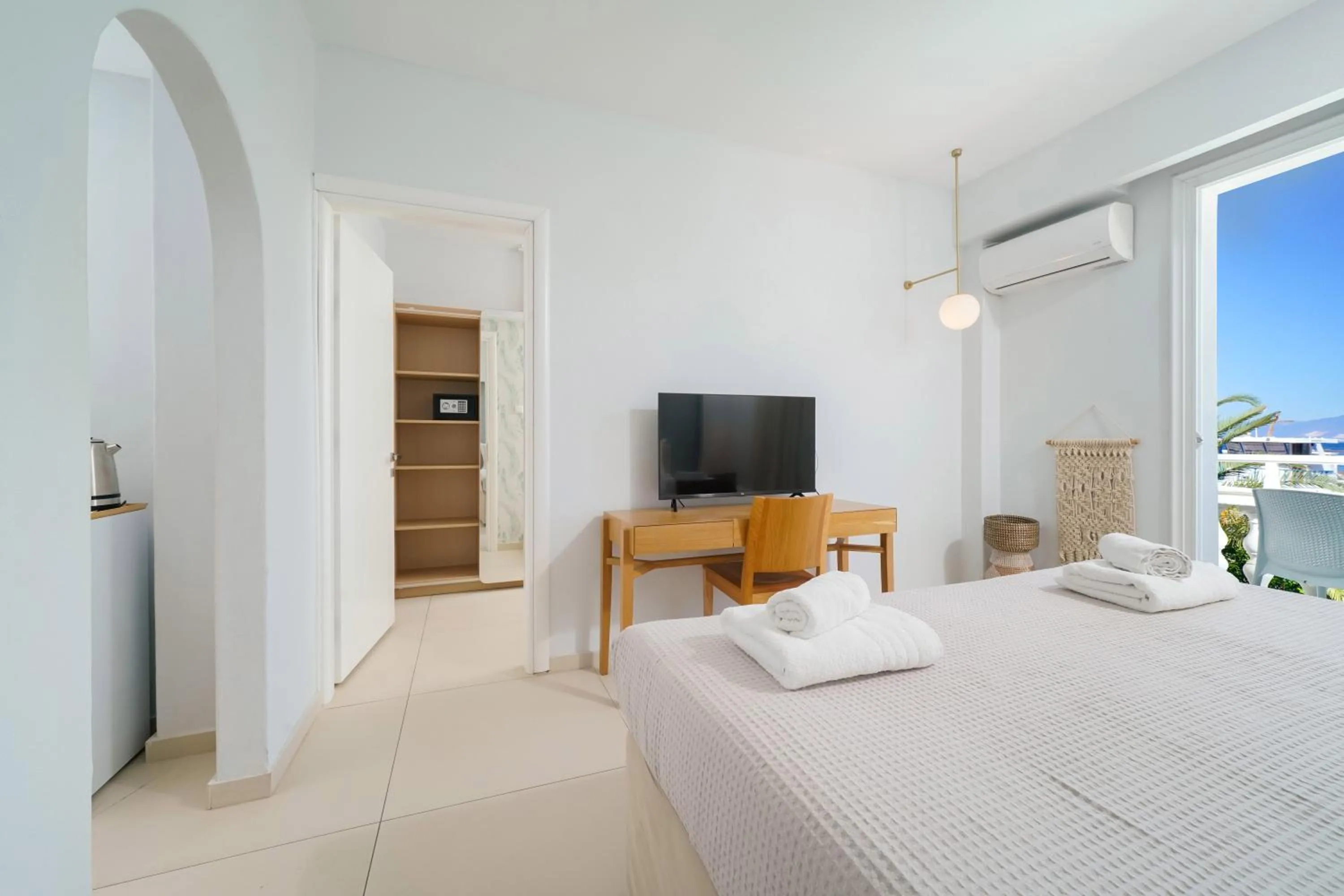 Photo of the whole room, Bed in Elektra Comfort Hotel by Del Mare