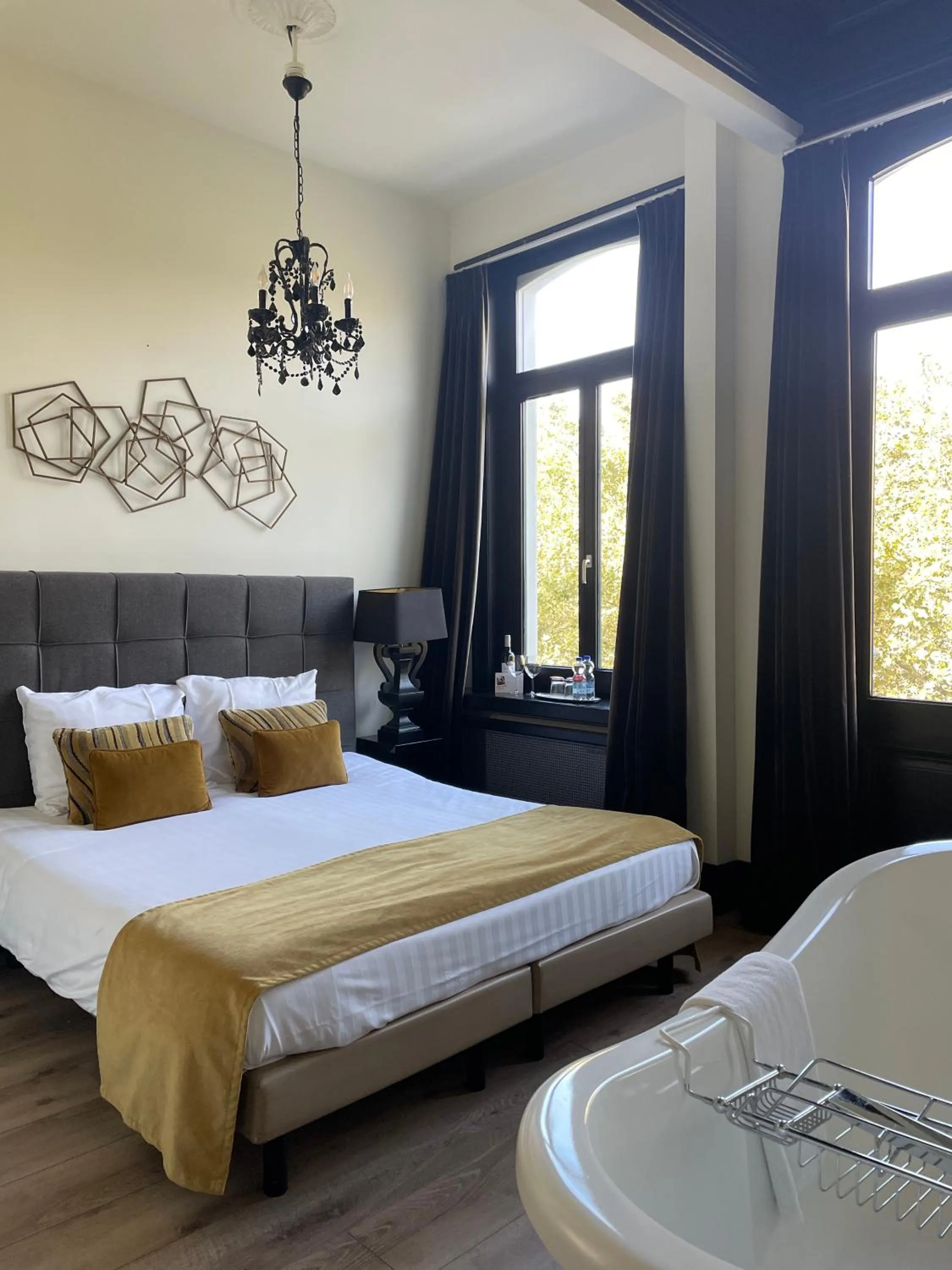 Photo of the whole room, Bed in B in Antwerp