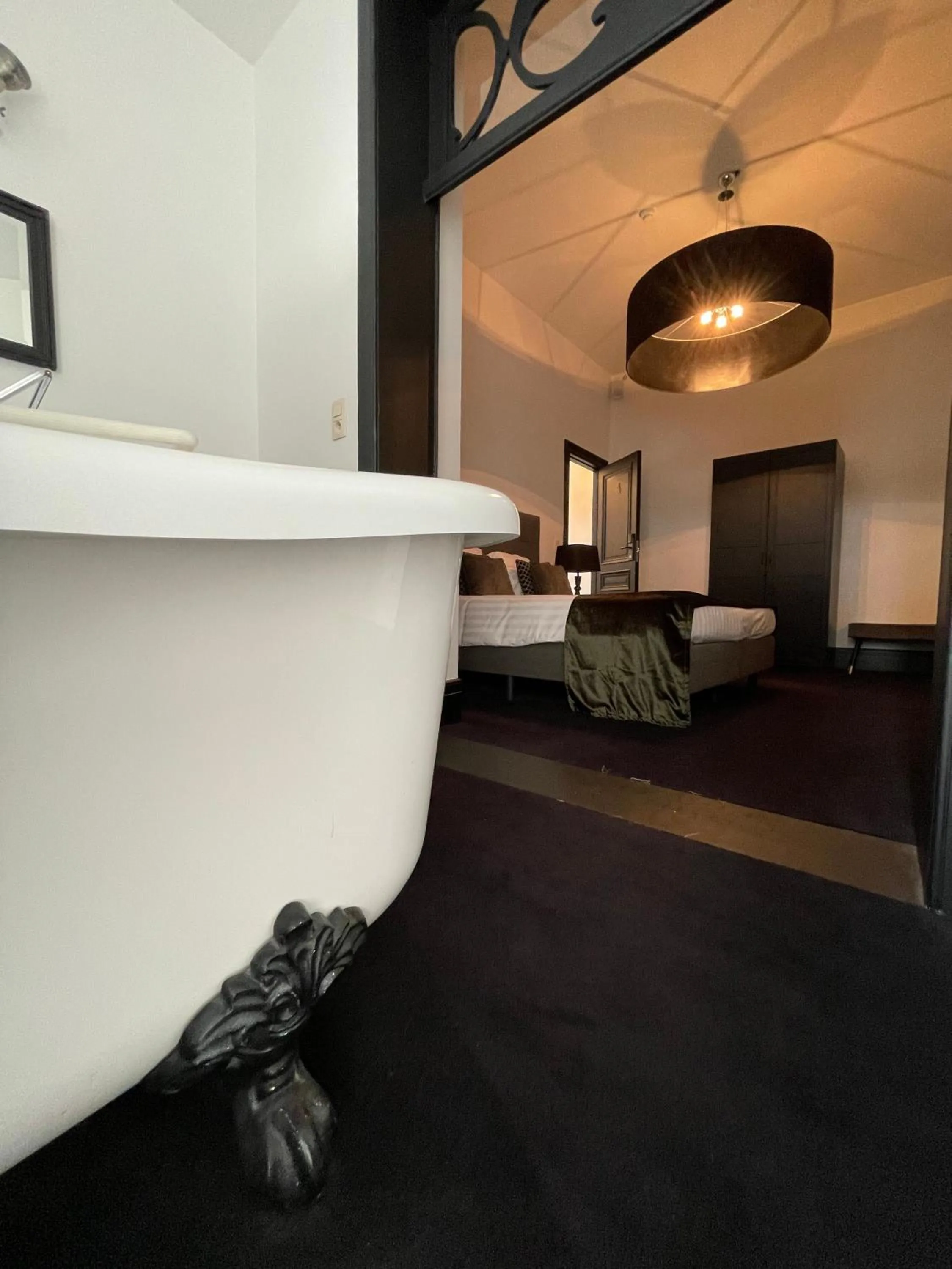 Photo of the whole room, Bed in B in Antwerp