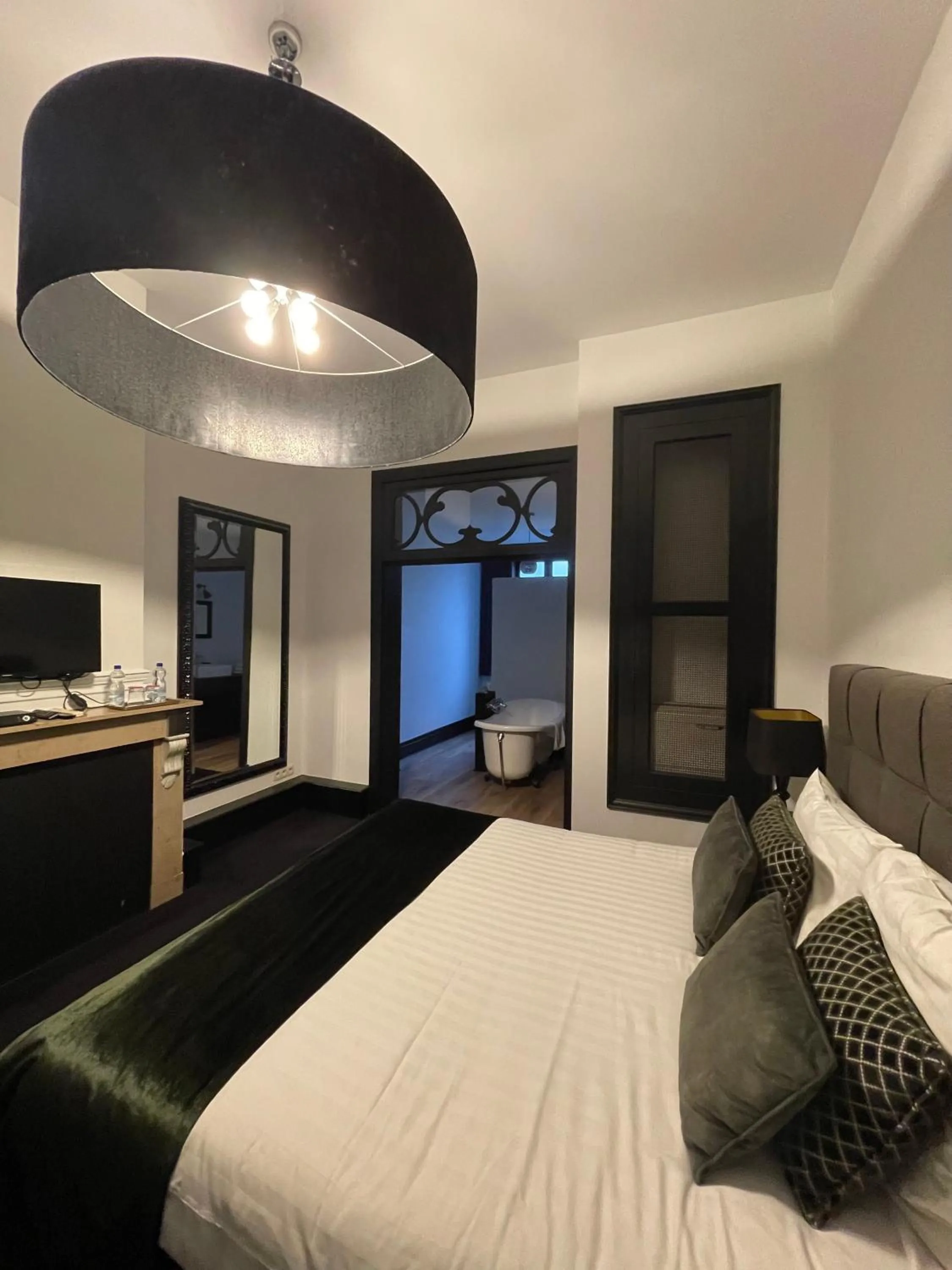 Photo of the whole room, Bed in B in Antwerp