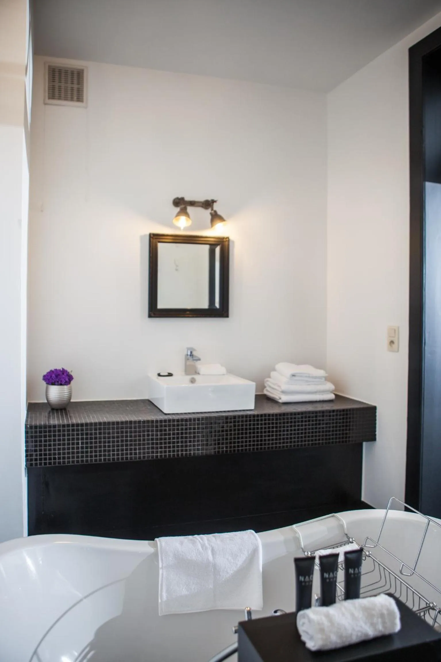 Bathroom, Bed in B in Antwerp