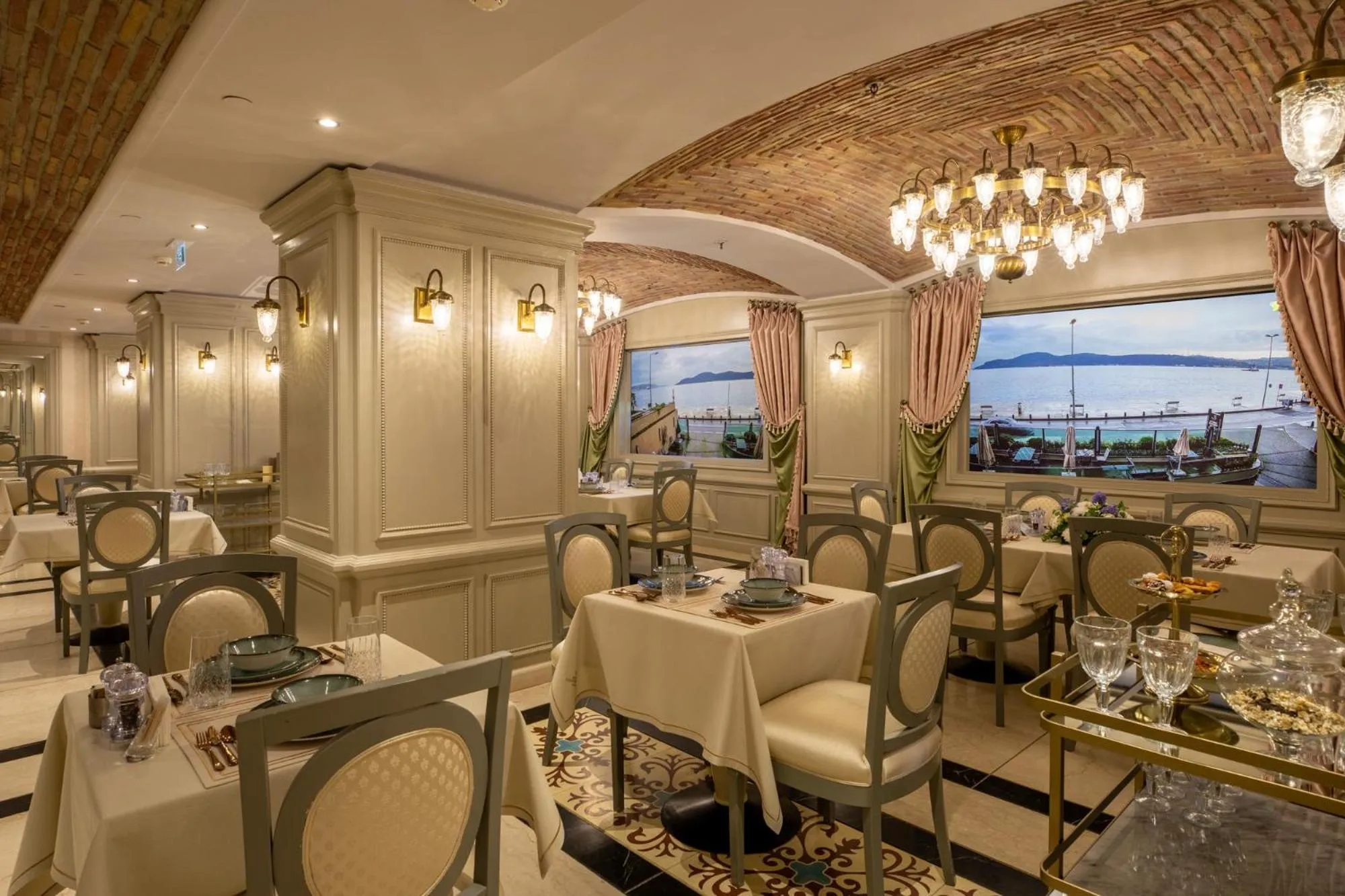 Restaurant/places to eat in MFB Tarabya Hotel