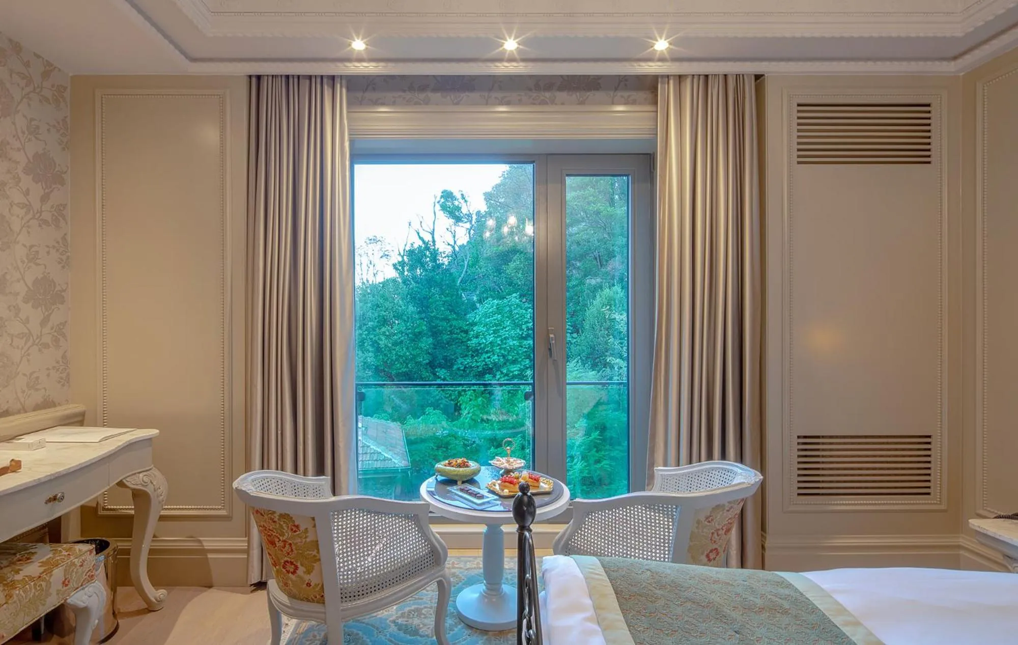 Bed in MFB Tarabya Hotel