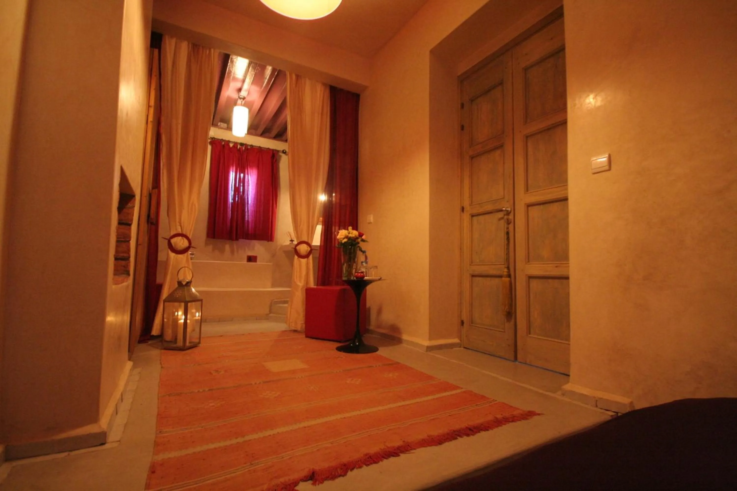 Photo of the whole room in Dar Les Sirènes