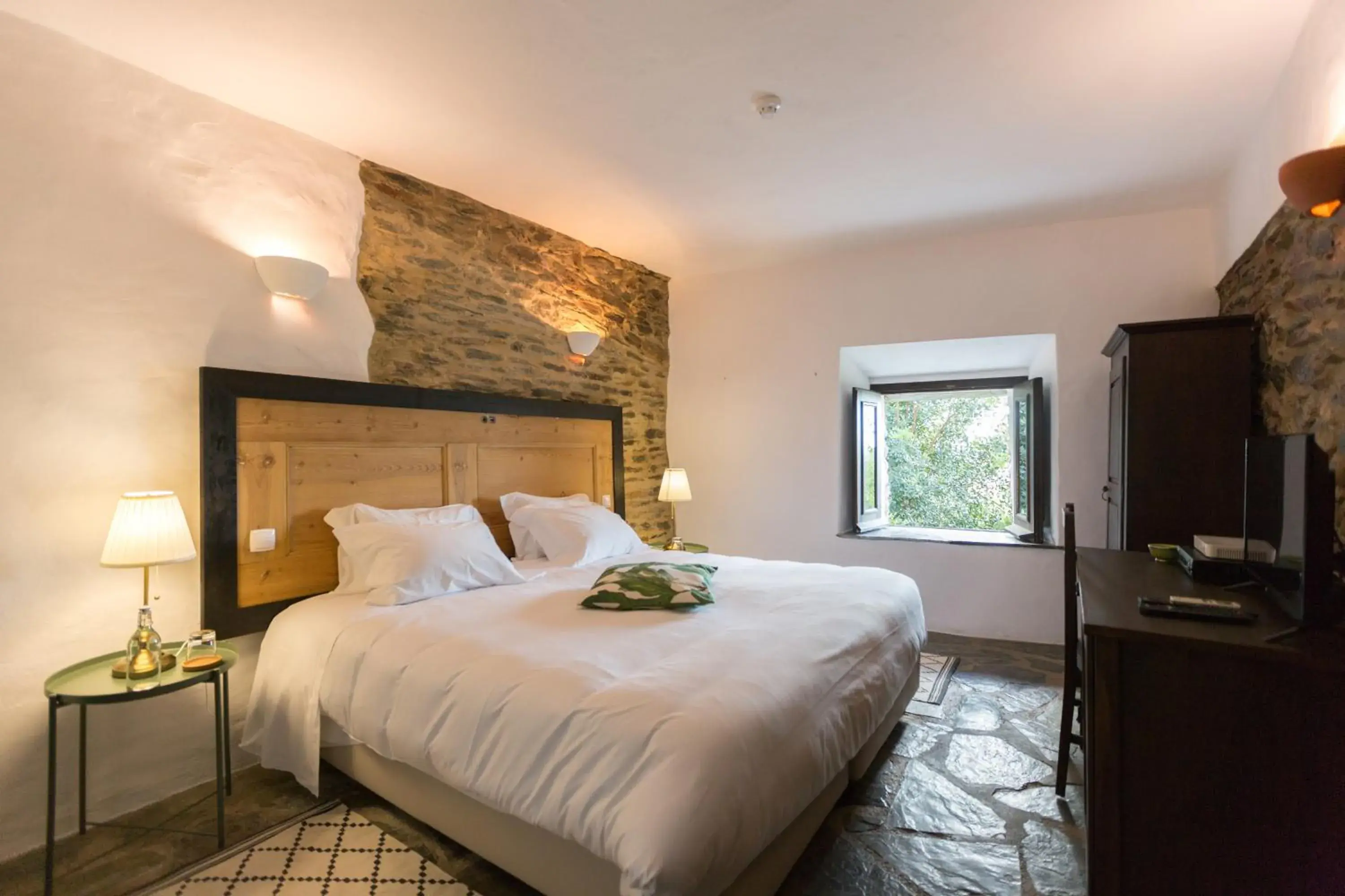 Superior Double Room in Estalagem de Monsaraz Superior Double Room in Estalagem de Monsaraz