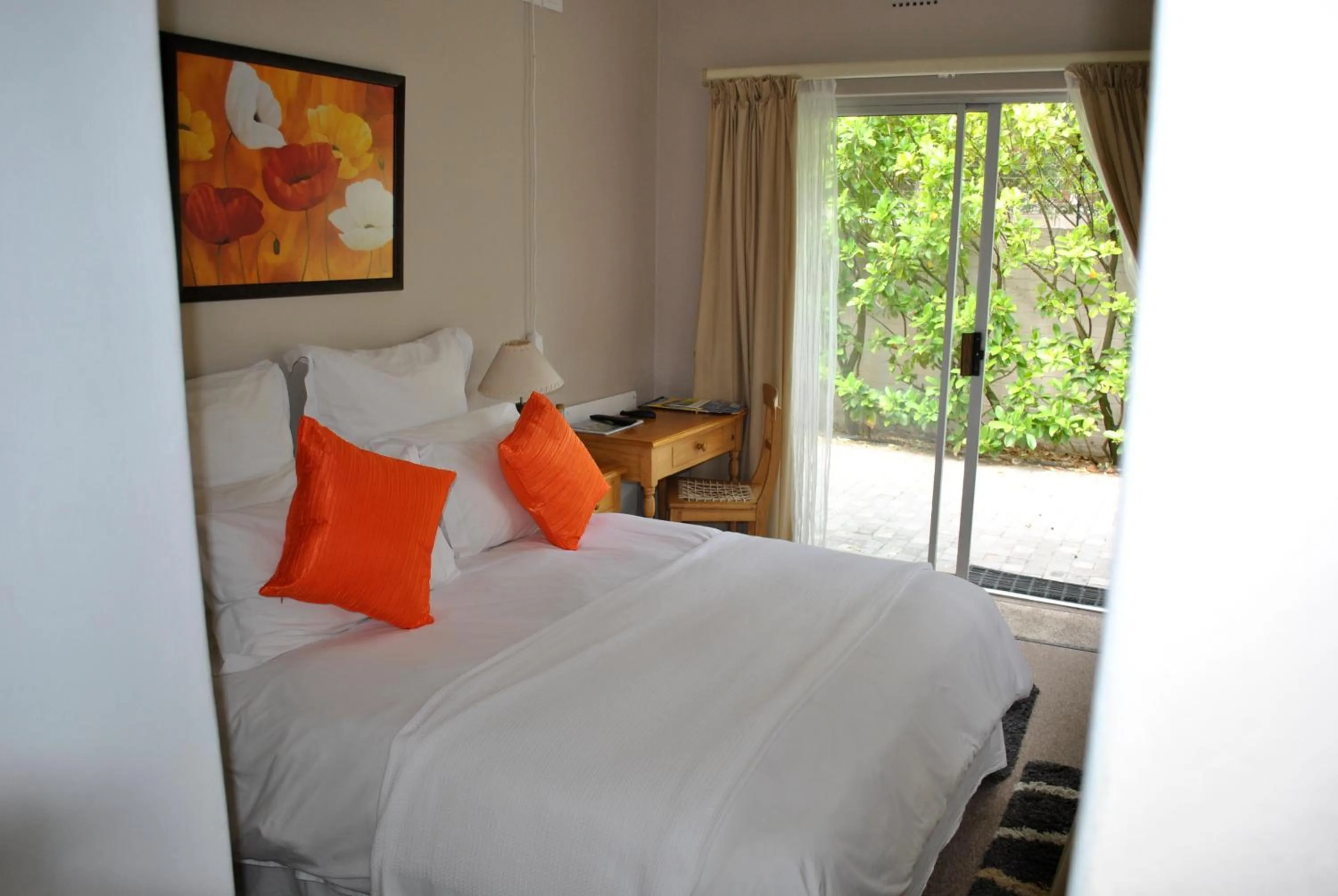 Bed in Cotswold House Residence