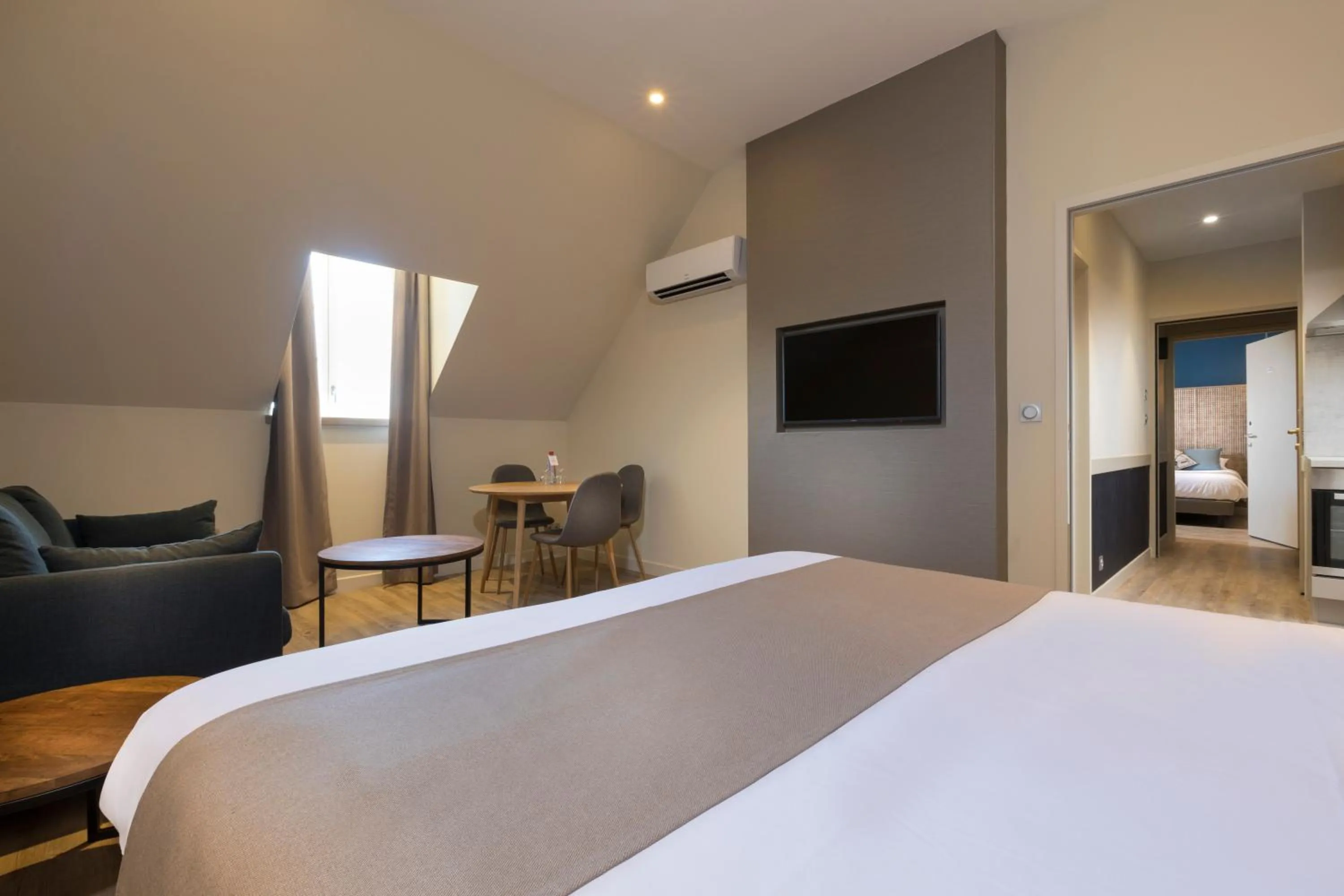 Photo of the whole room, Bed in Demeure des Remparts