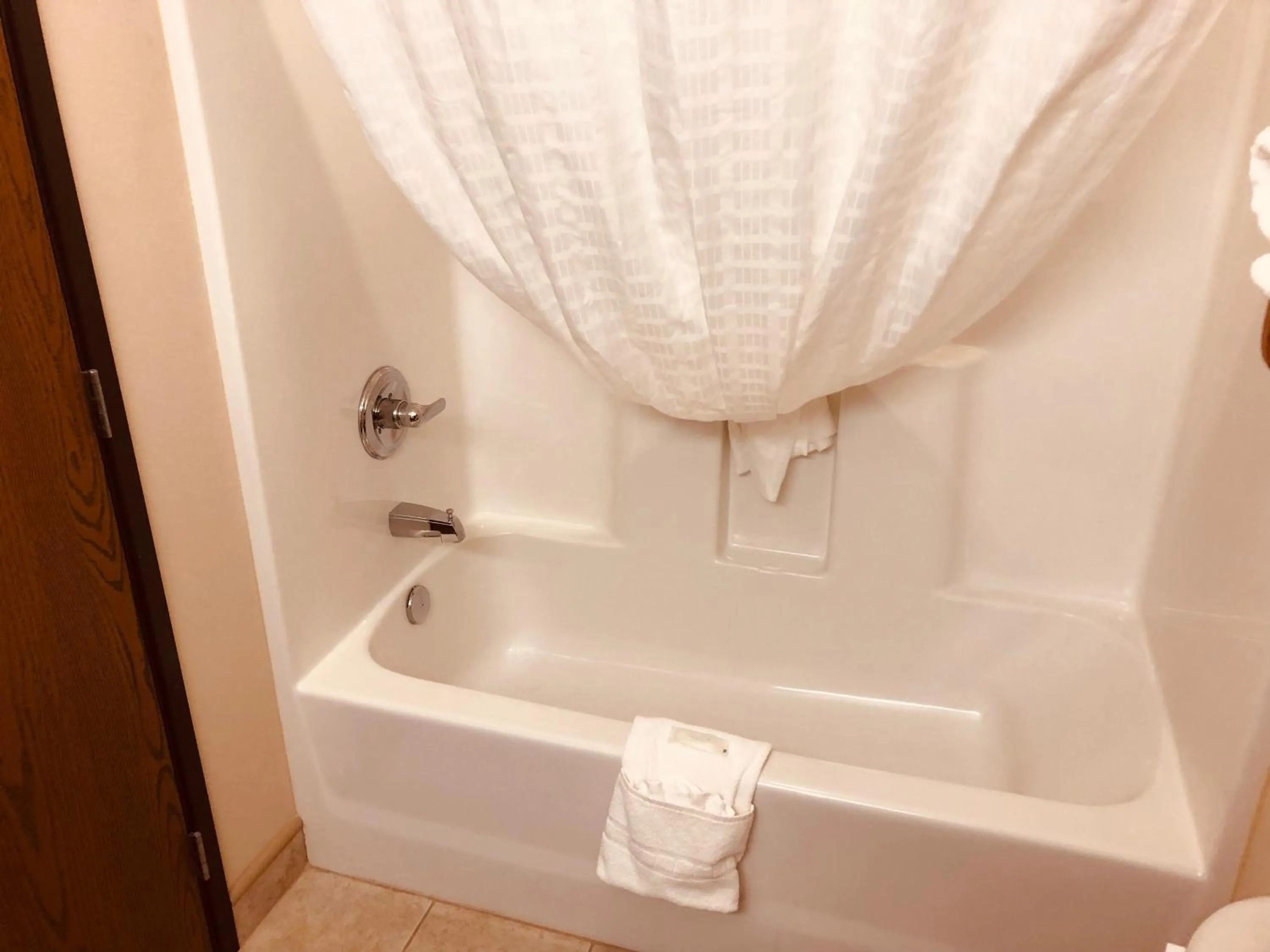 Shenandoah Inn & Suites