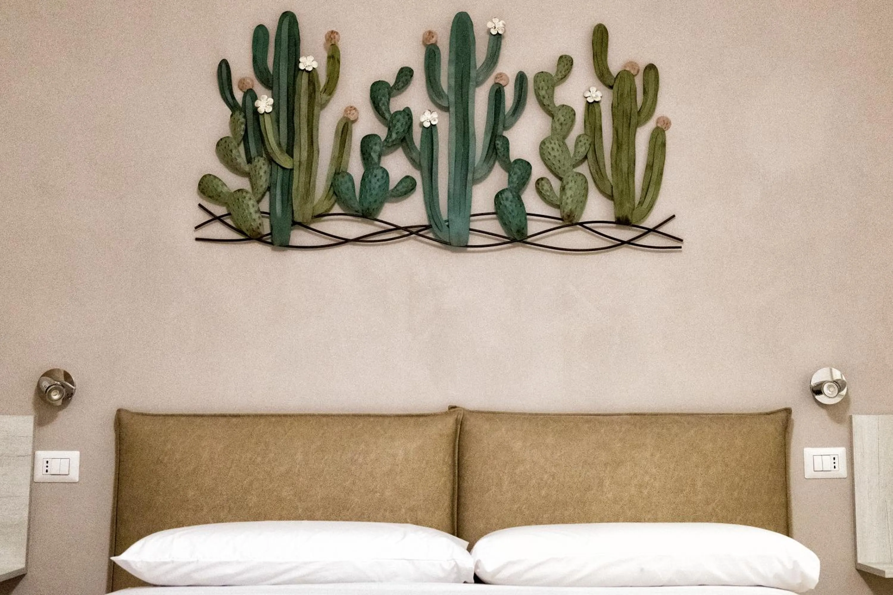 Decorative detail, Bed in DIMORA FLEGREA room & breakfast