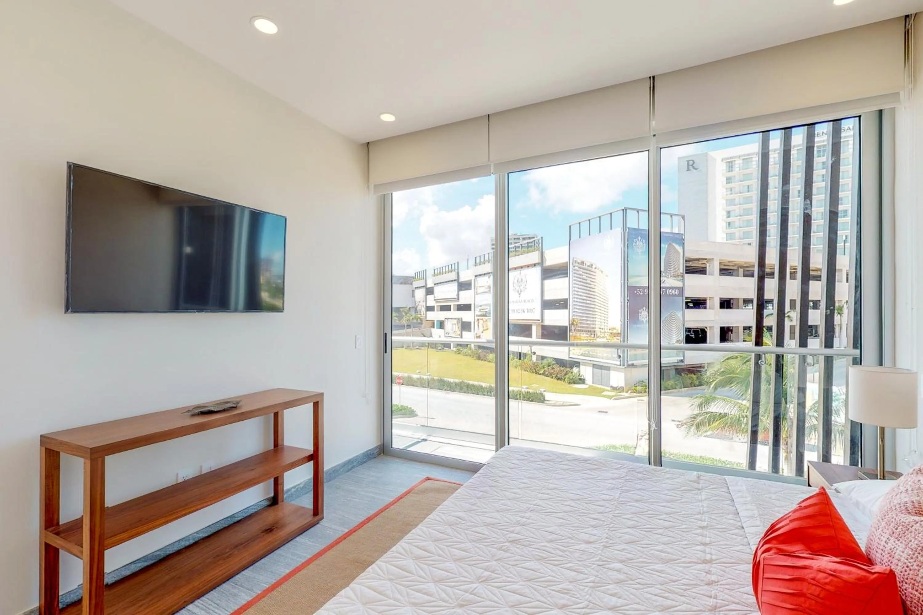 Bed in Riva Puerto Cancun # 207, Halibut