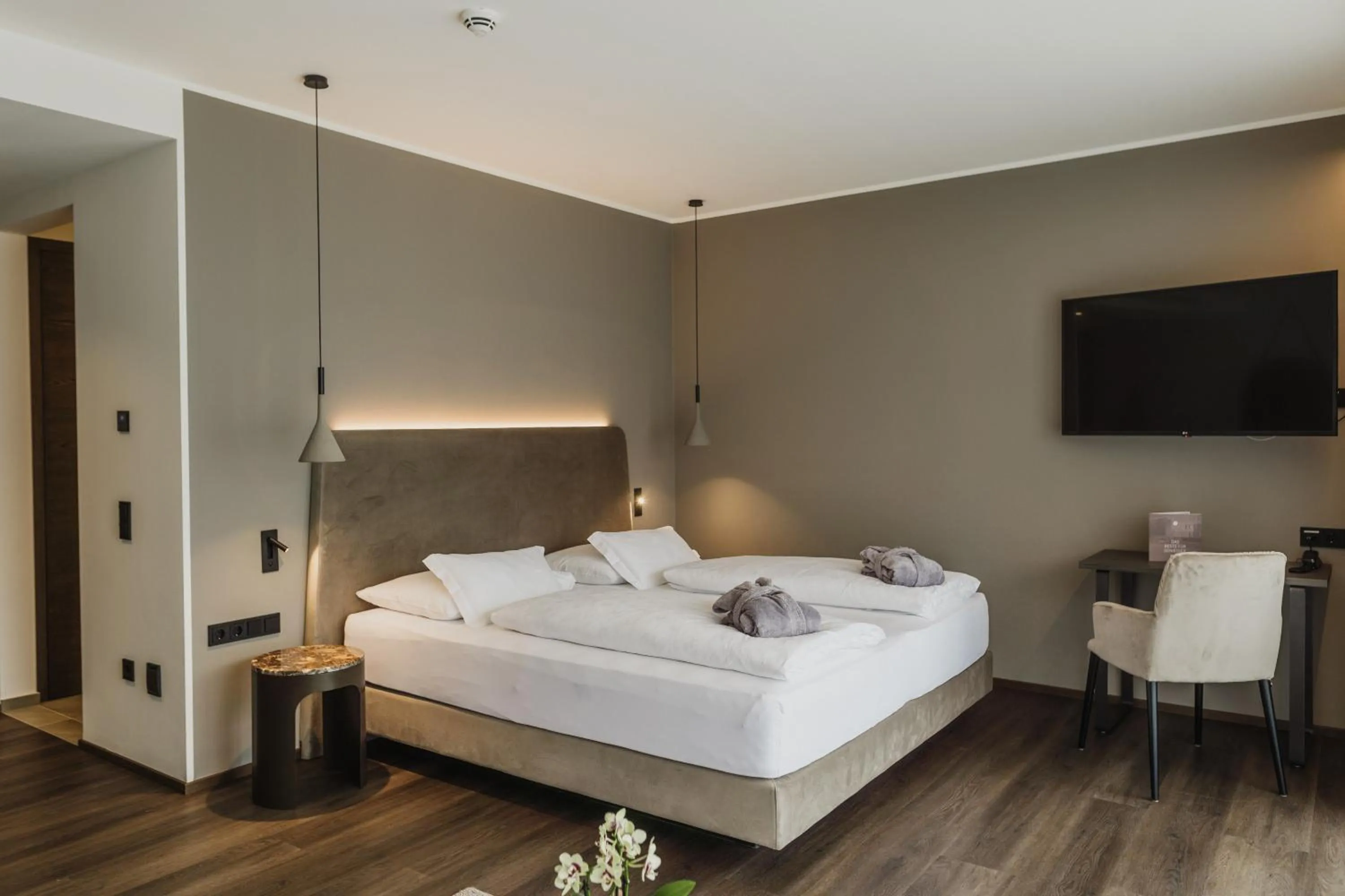 Photo of the whole room, Bed in Klein Fein Hotel Anderlahn