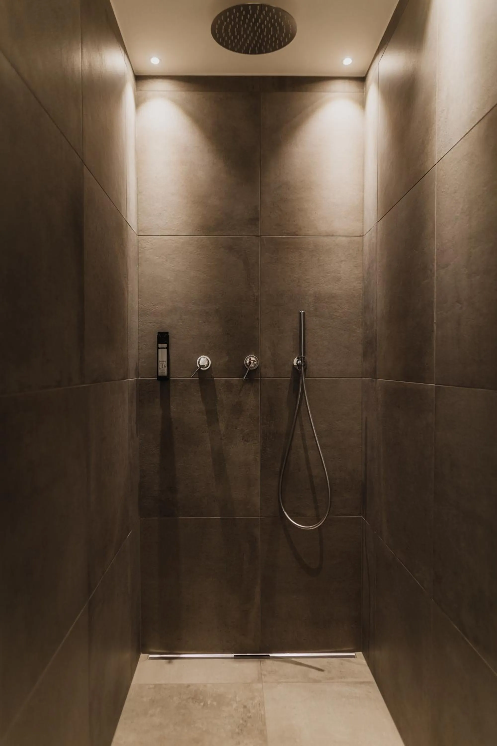 Shower in Klein Fein Hotel Anderlahn