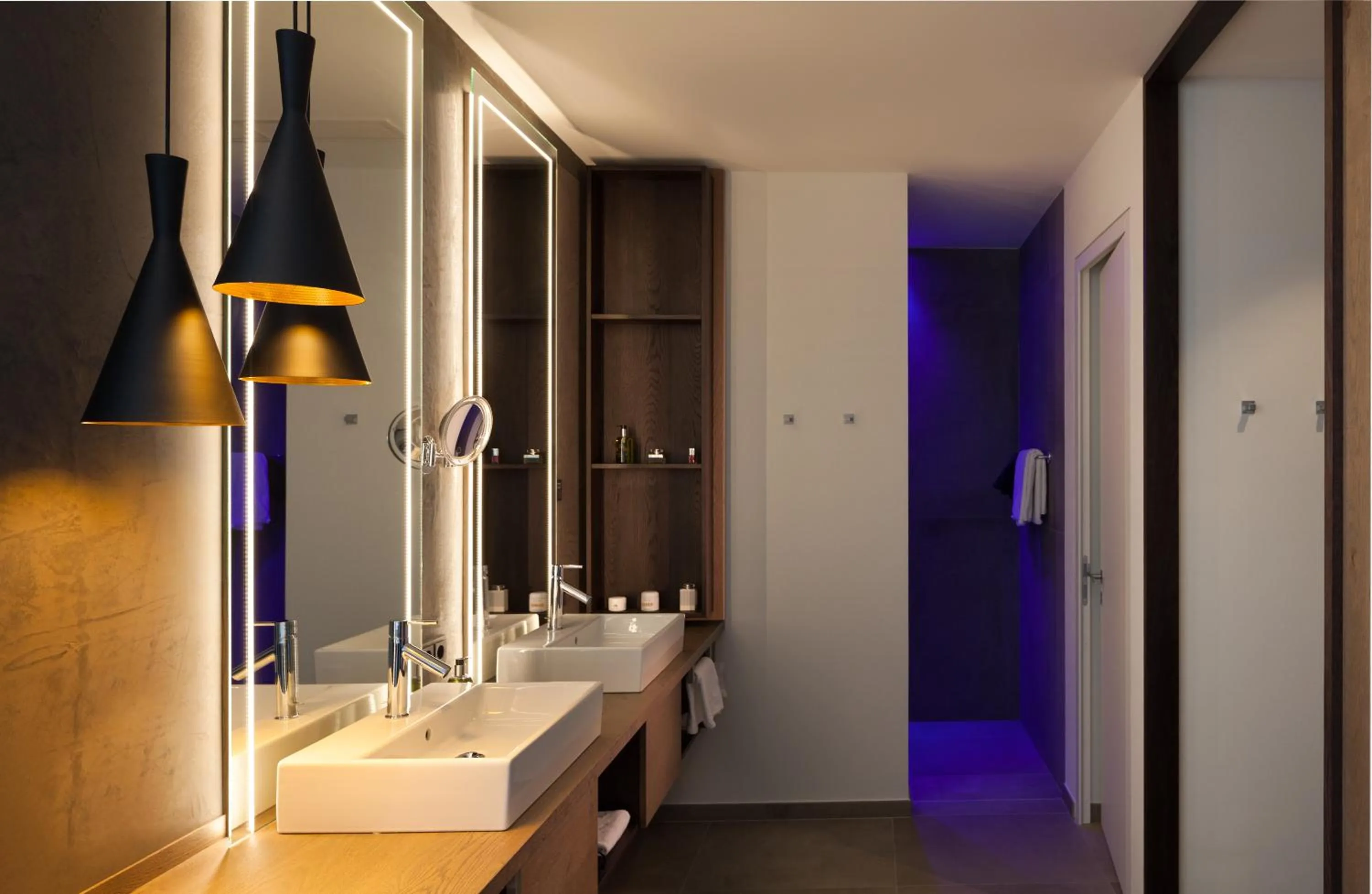 Bathroom, Bed in Klein Fein Hotel Anderlahn