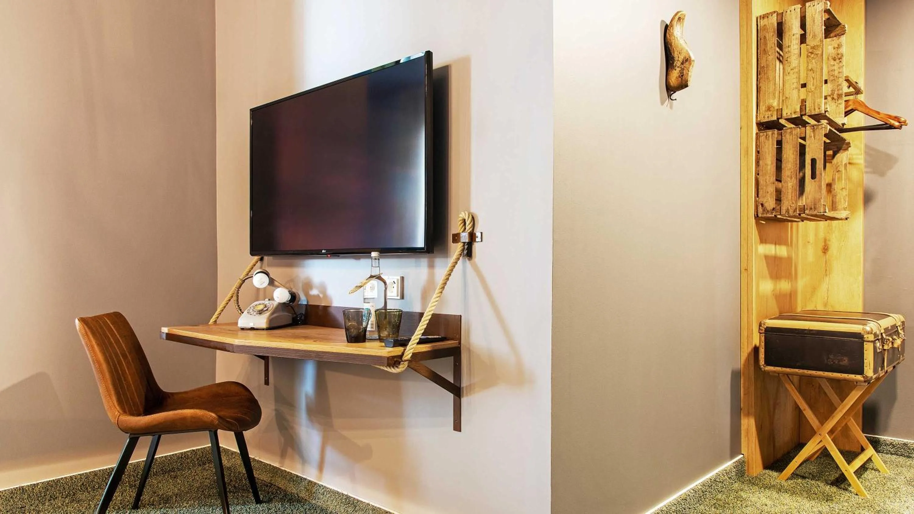 TV and multimedia in tinyTwice Hotel Wiesbaden