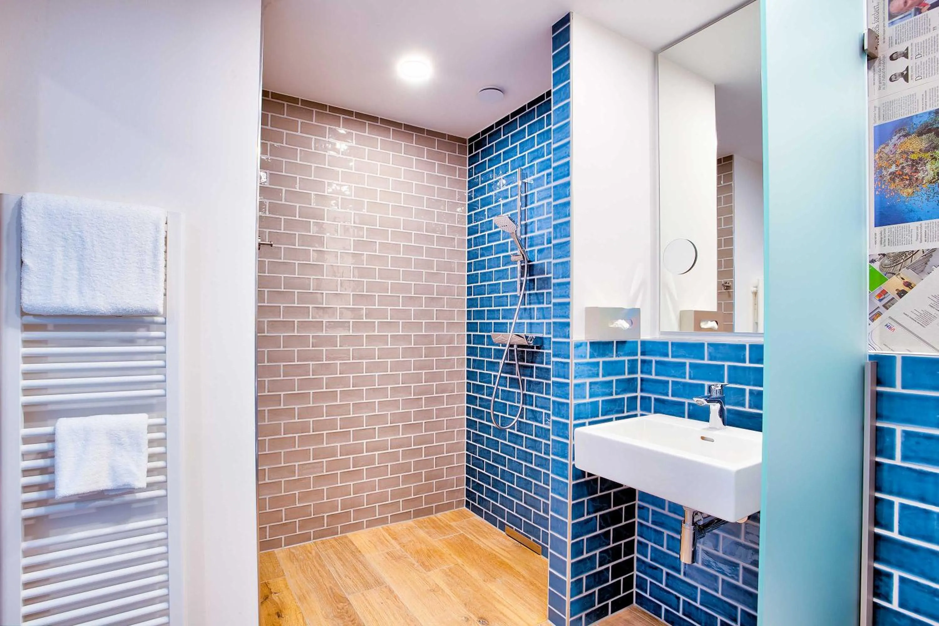 Toilet in tinyTwice Hotel Wiesbaden