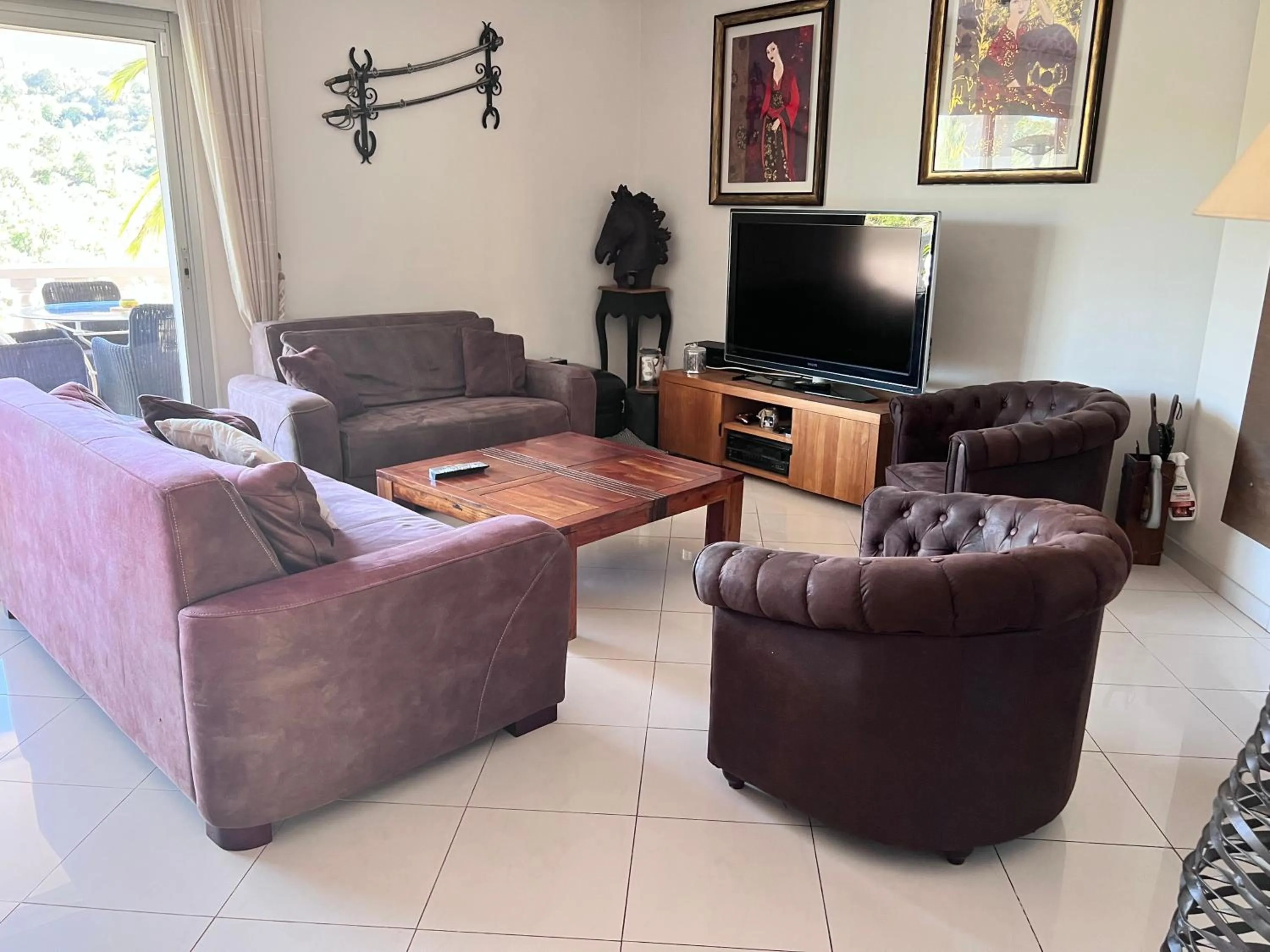 Lounge or bar in L'oasis-LES ISSAMBRES