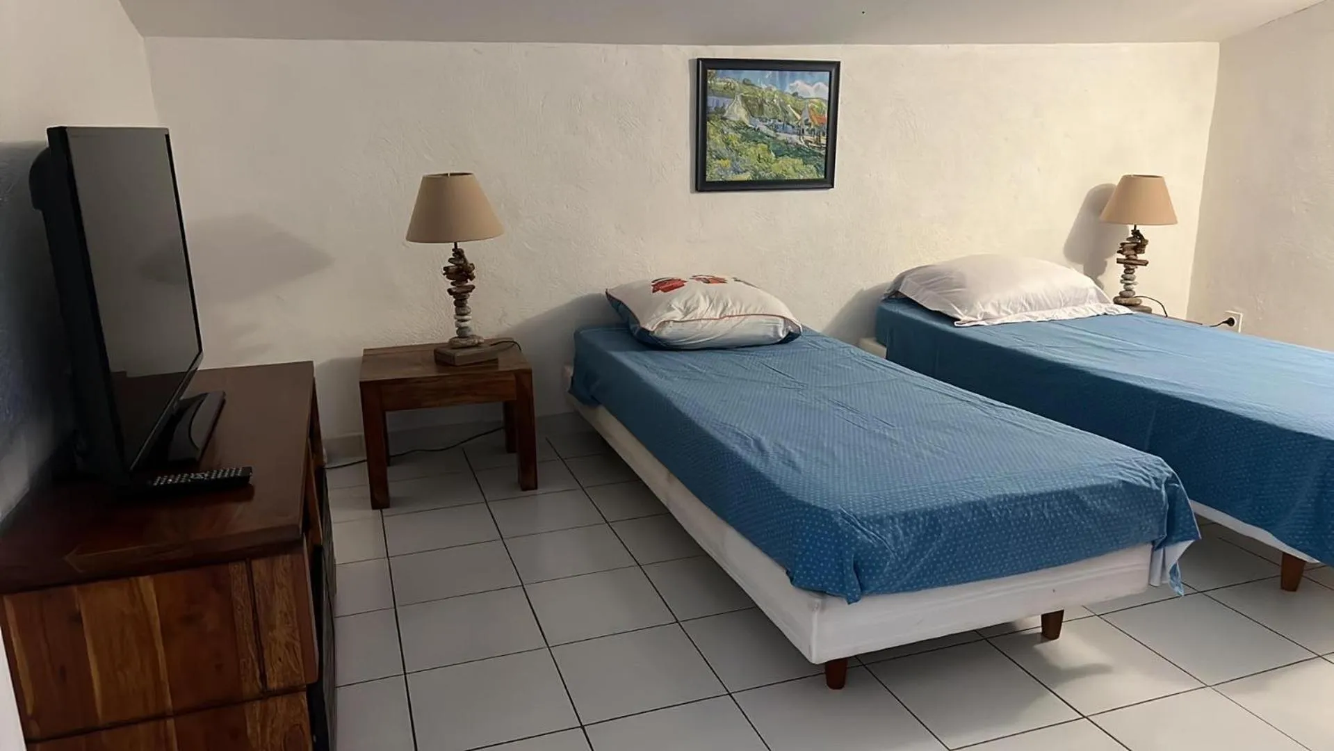 Photo of the whole room in L'oasis-LES ISSAMBRES