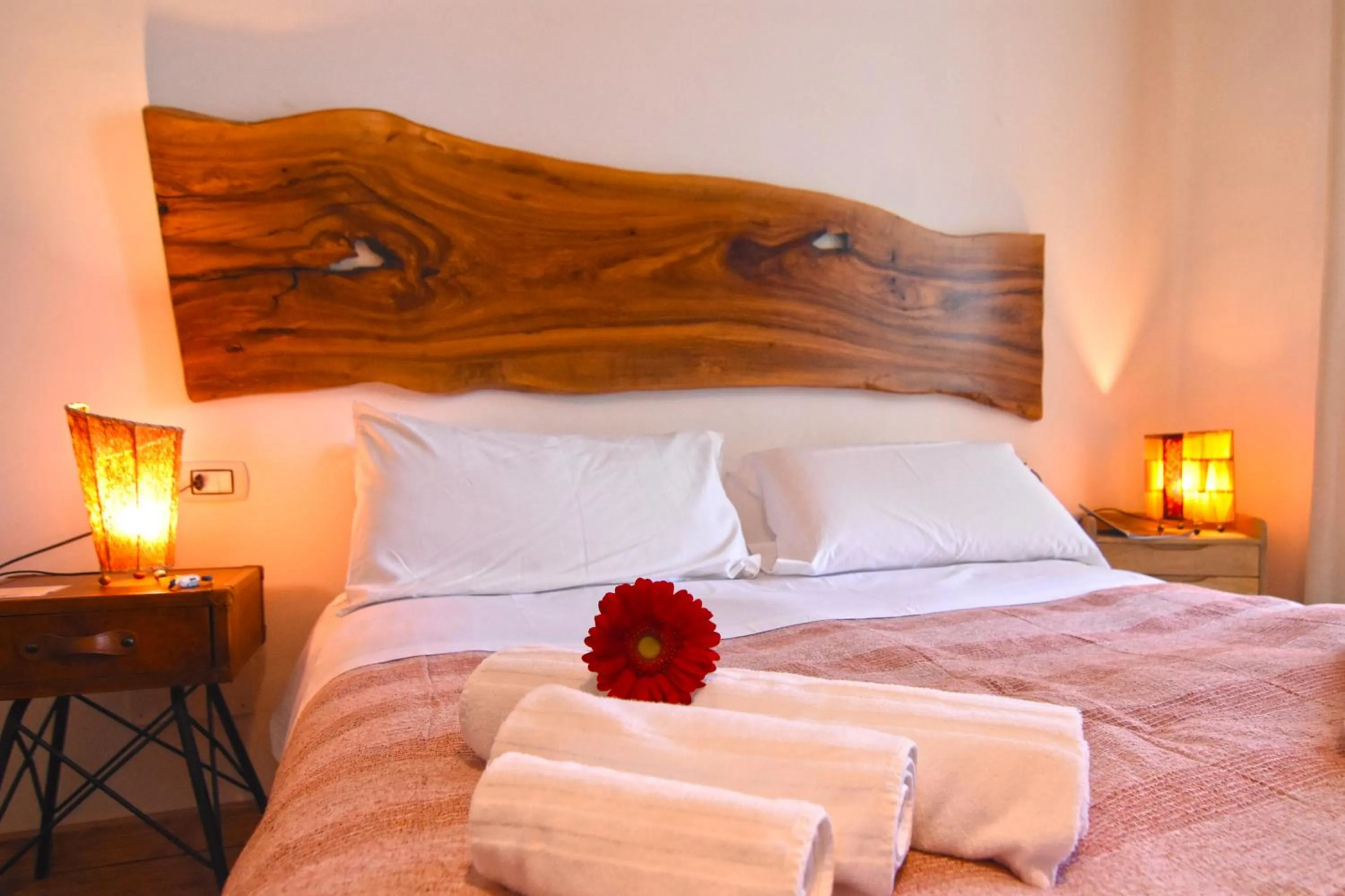 Bedroom, Bed in Sunrise Luxury