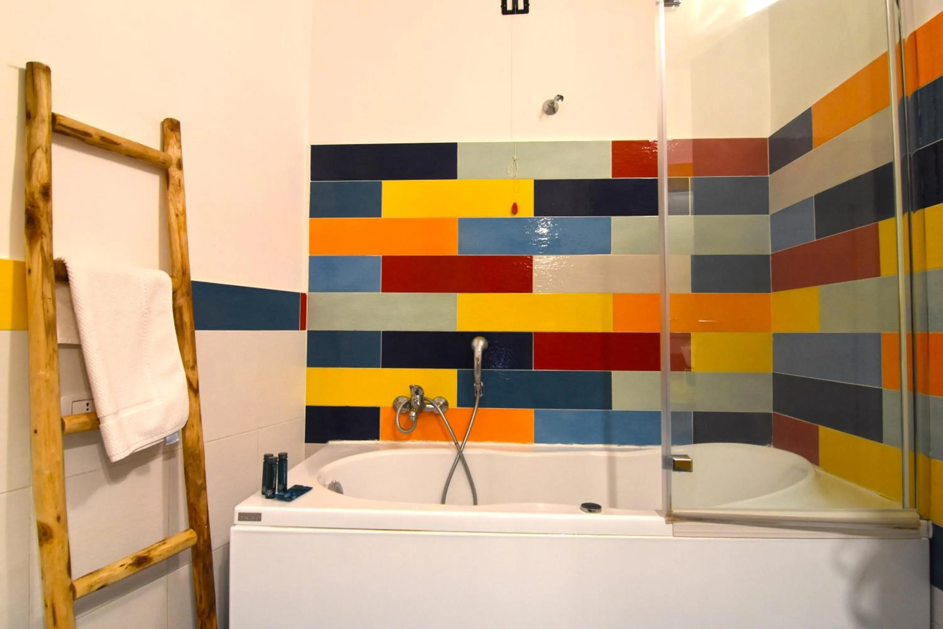 Hot Tub in Sunrise Luxury