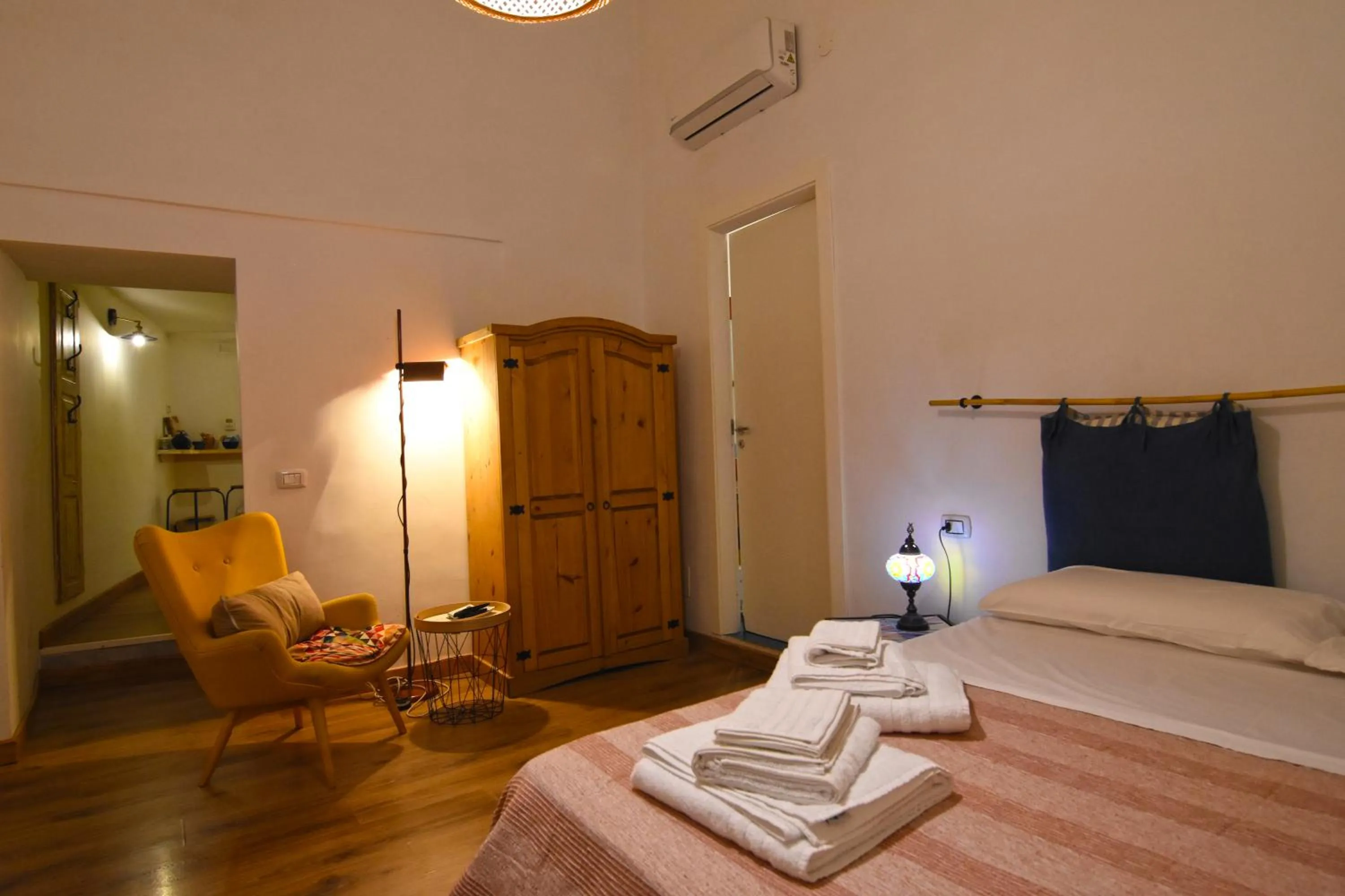 Bedroom, Bed in Sunrise Luxury