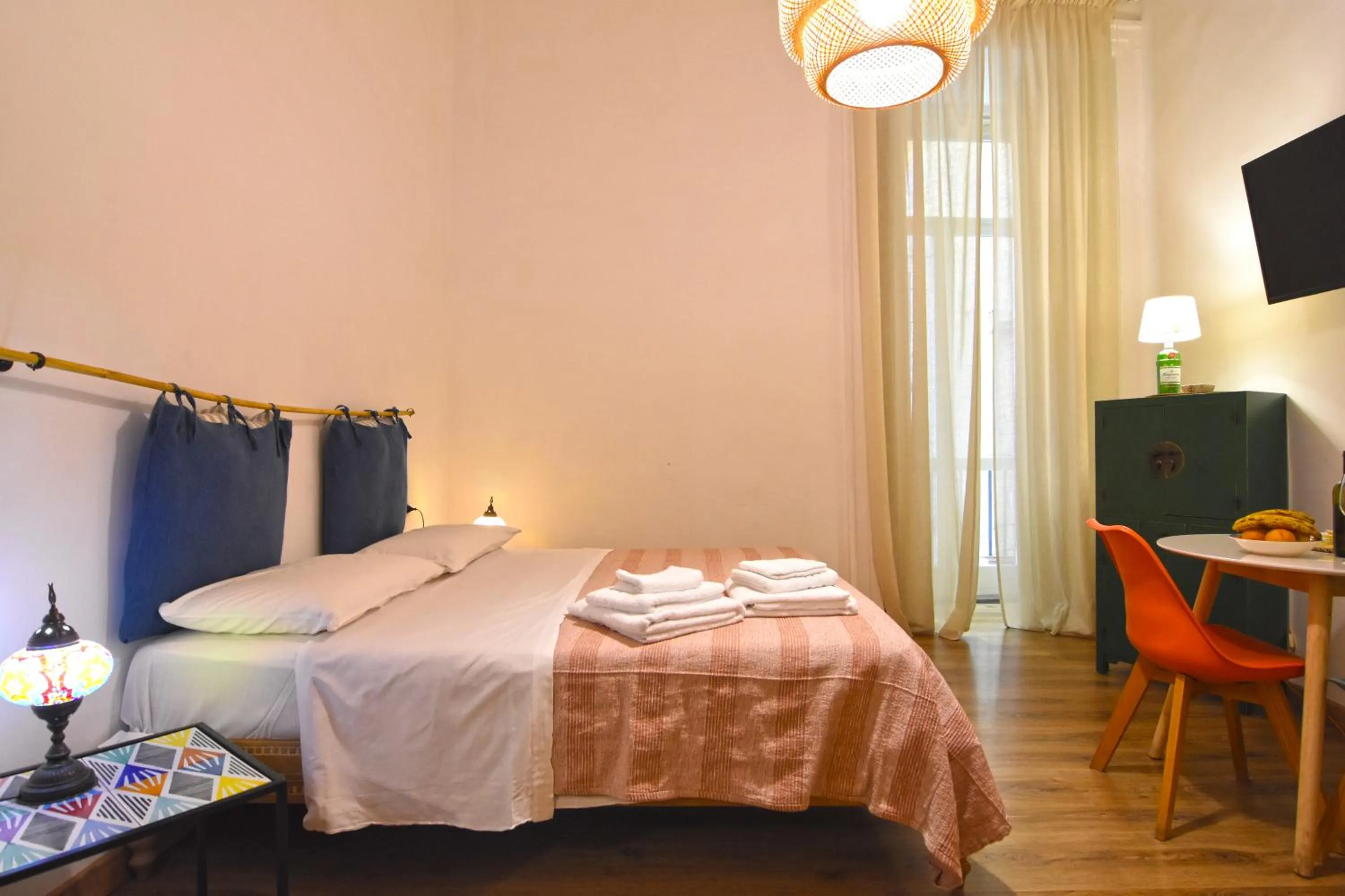 Bedroom, Bed in Sunrise Luxury