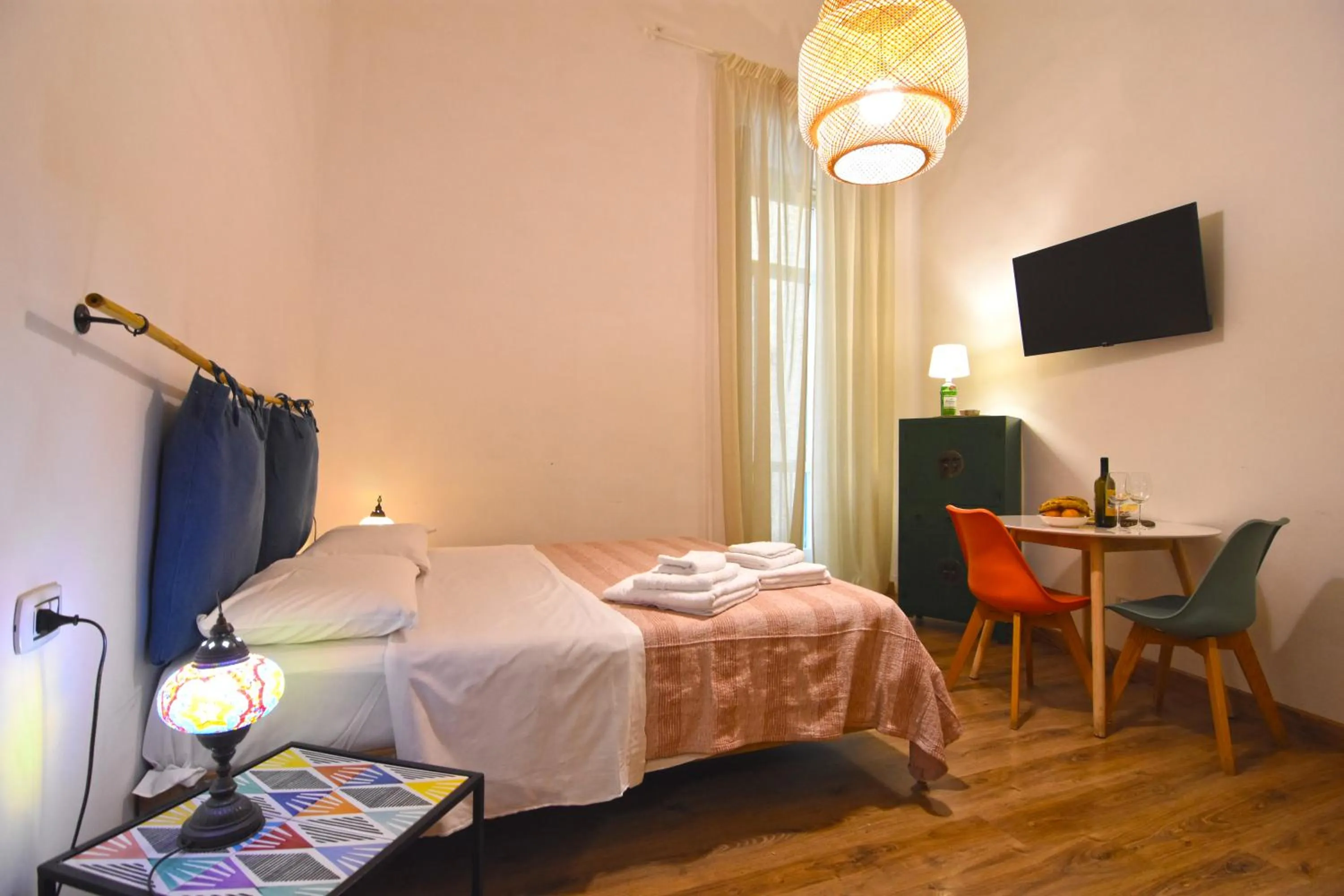 Bedroom, Bed in Sunrise Luxury