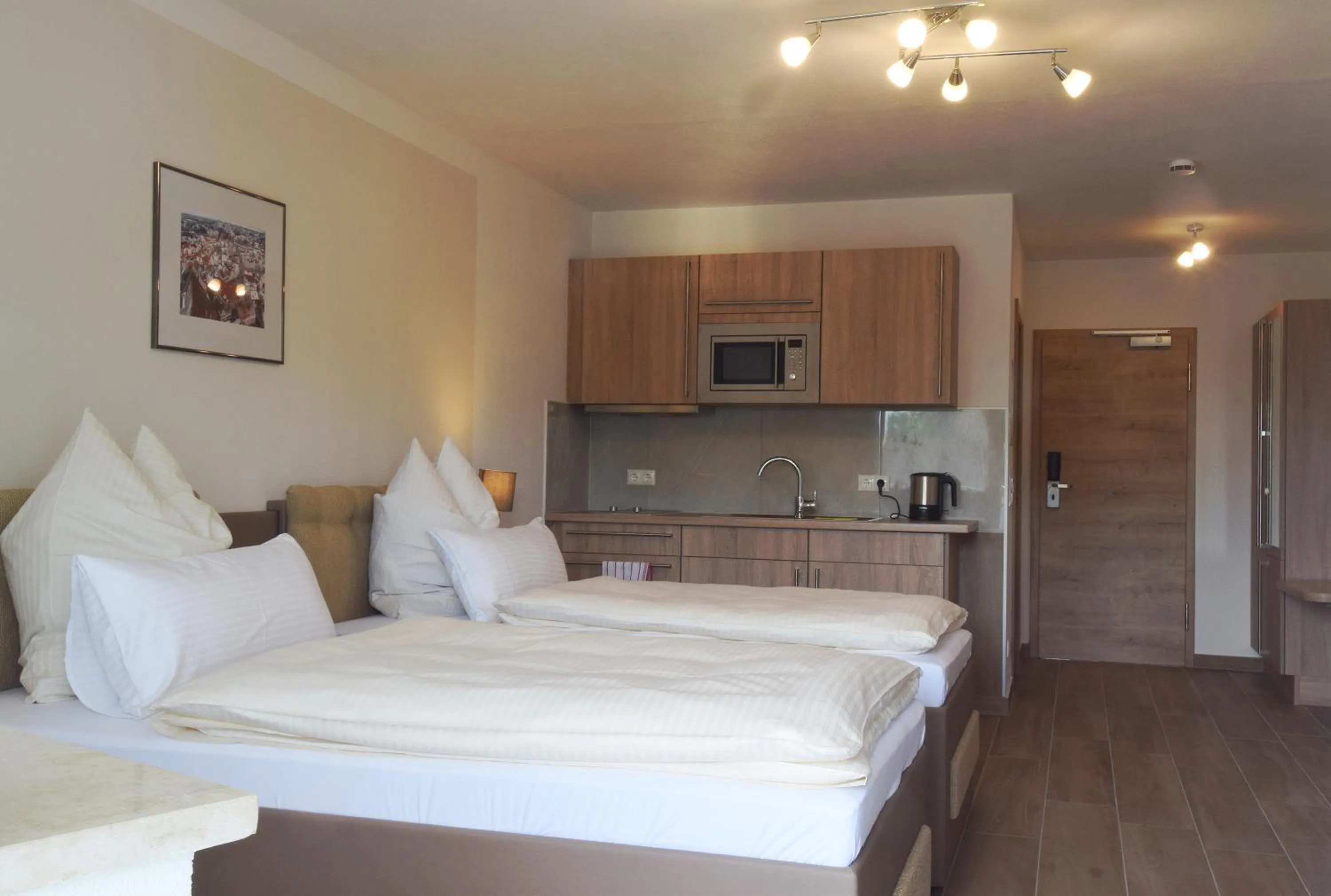 Photo of the whole room, Bed in Aparthotel Donaustern